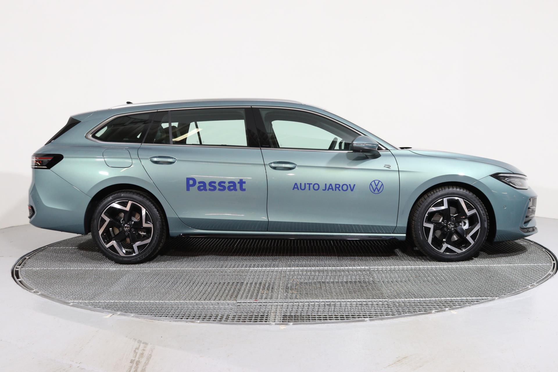 Volkswagen Passat, R-Line 2,0 TDI 110 kW - fotka 6