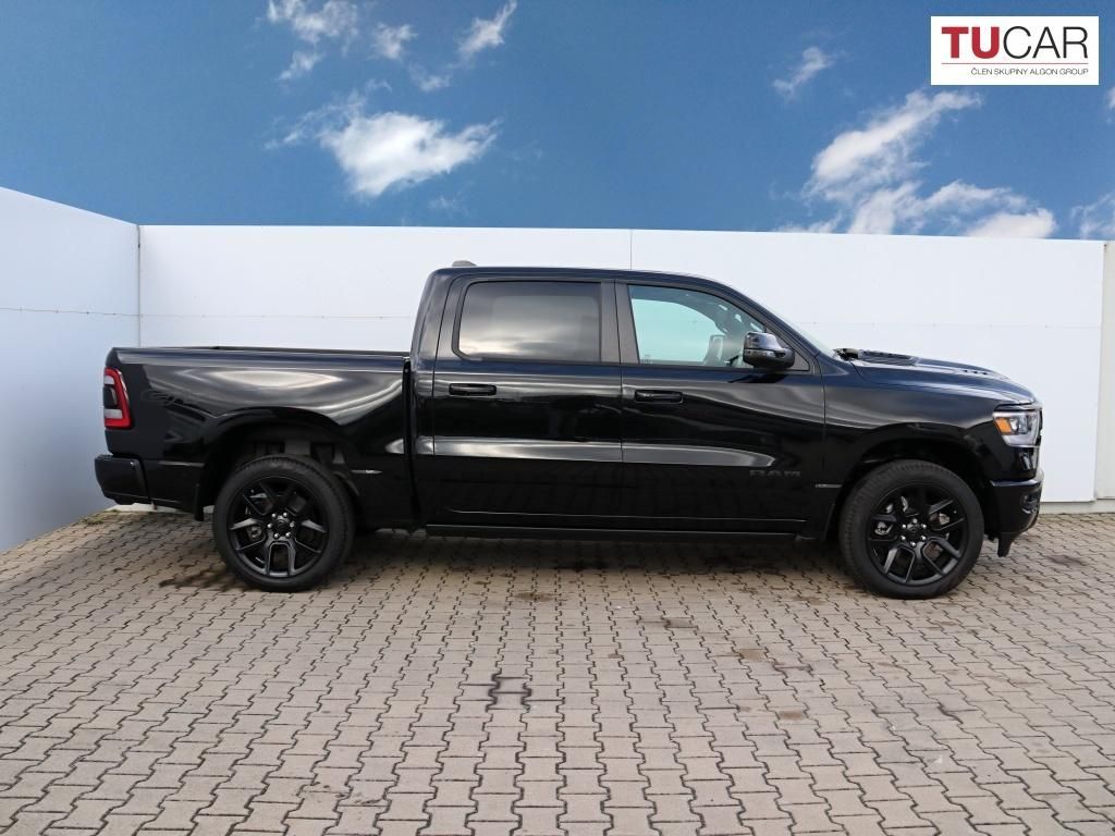 RAM 1500, Laramie 5.7 V8 HEMI E-Torque - fotka 4