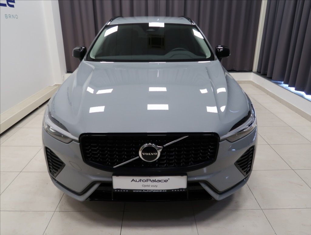 Volvo XC60, 2,0 B4 AWD PLUS DARK - fotka 3