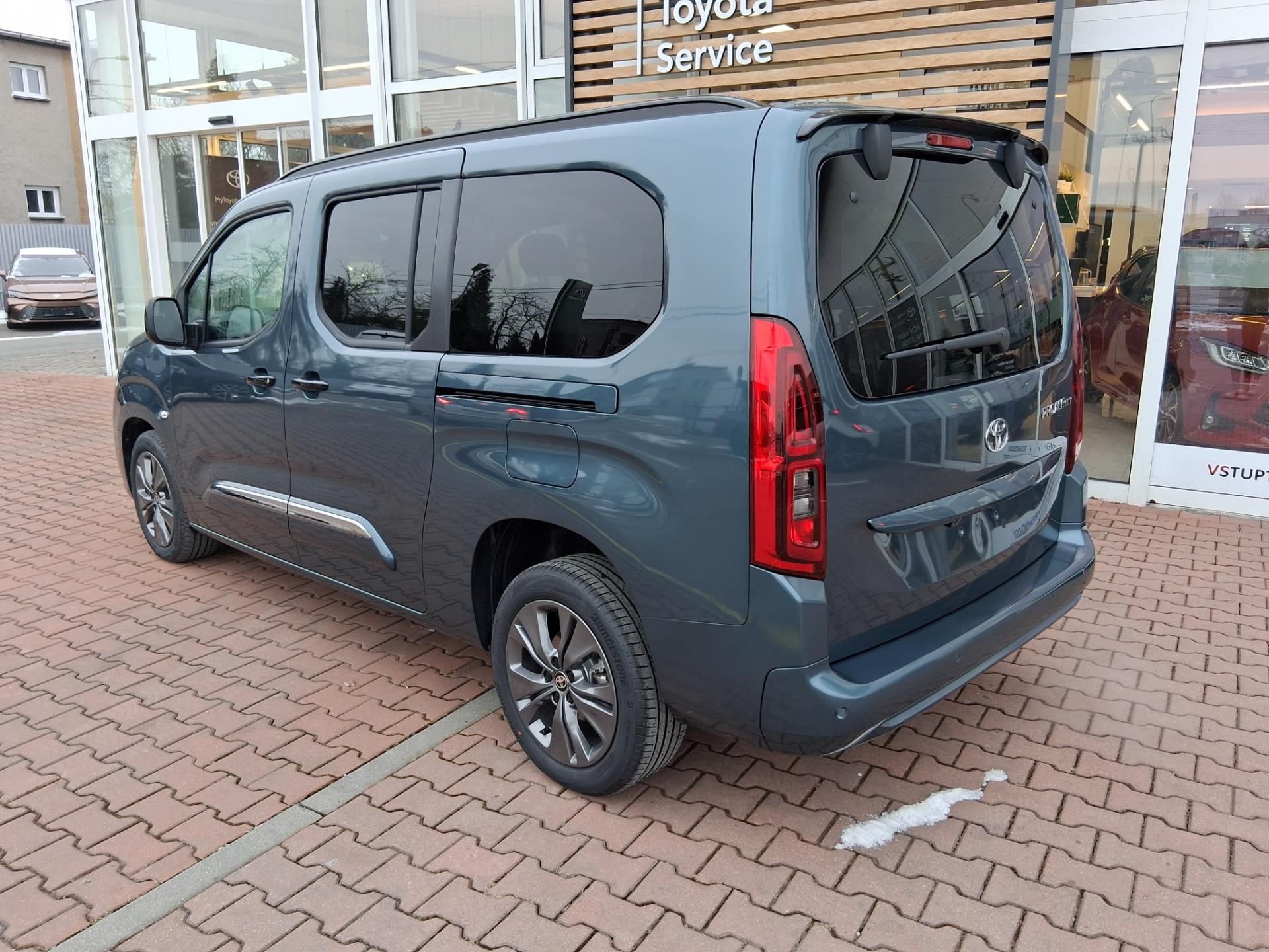 Toyota Proace City Verso, 1,5D 8AT FAMILY 7 MÍST - fotka 4