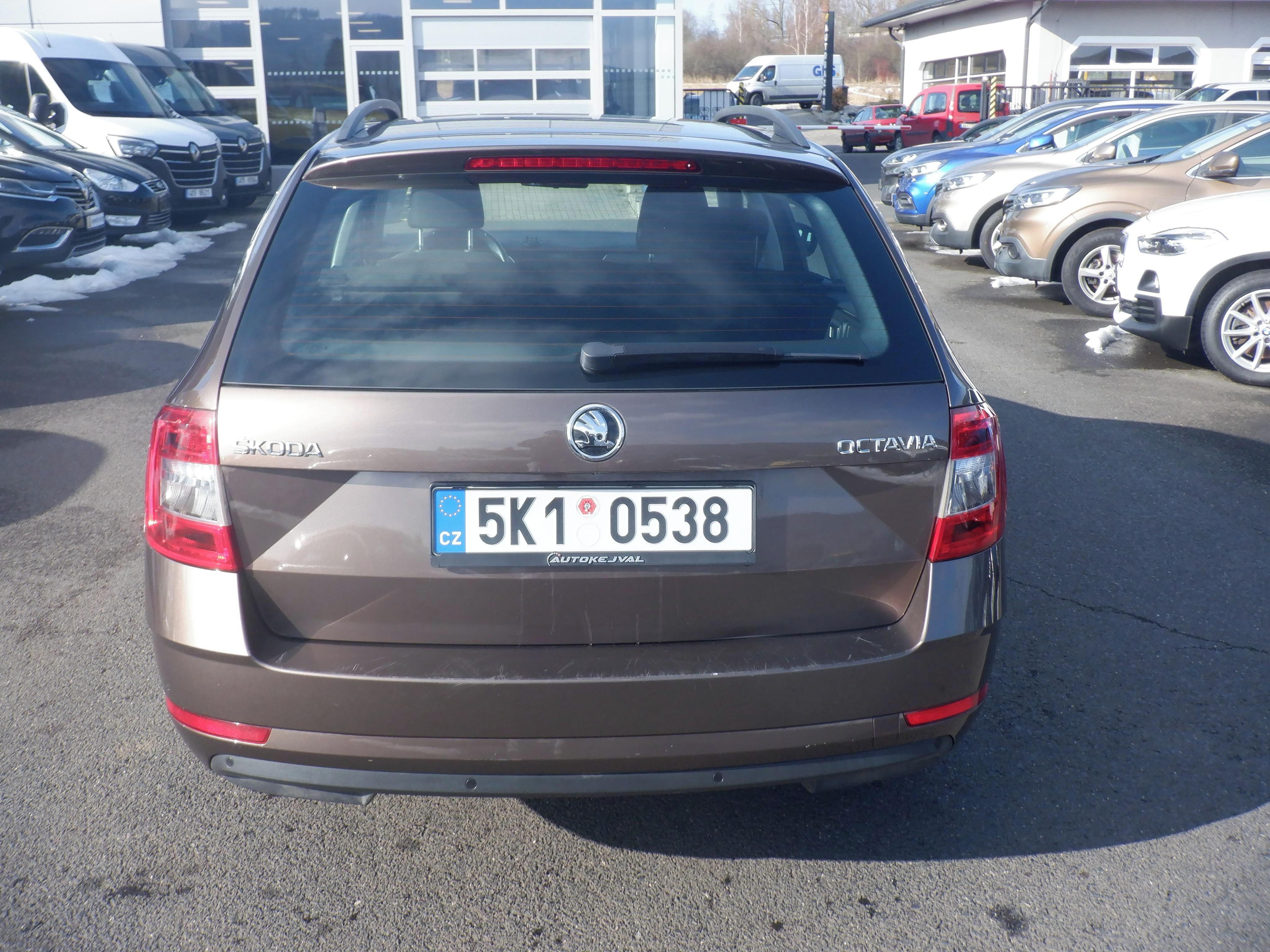 Škoda Octavia, 2.0 TDI Style,DSG Kombi - fotka 6