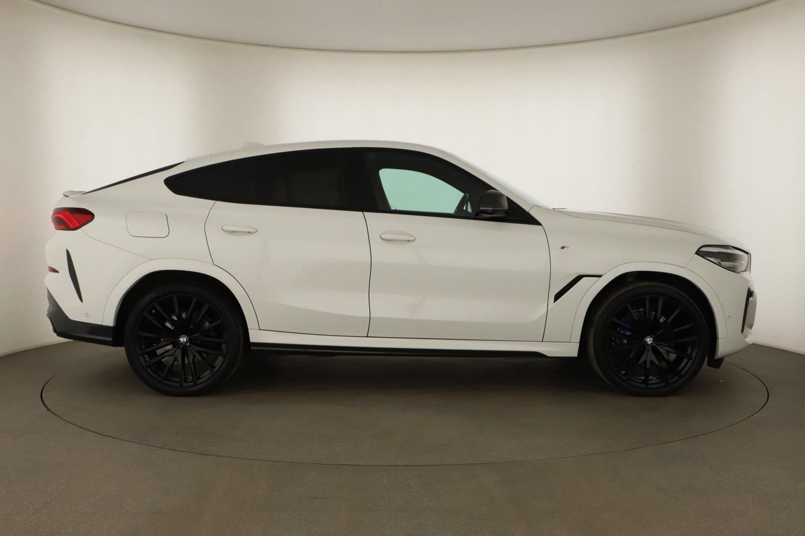 BMW X6, xDrive40i, ACC, Výhřev, Kamera - fotka 6