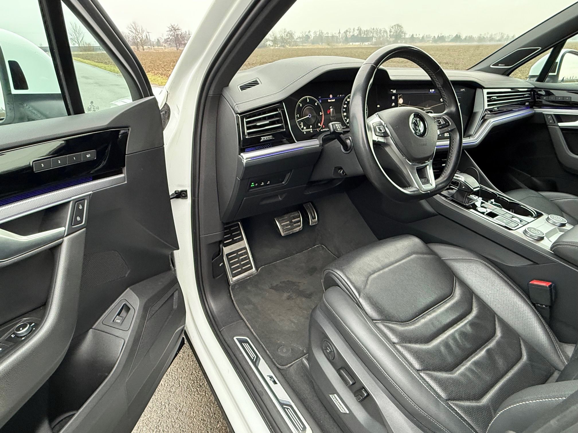 Volkswagen Touareg, 3.0TDI R-line WEBASTO, VZDUCH - fotka 6