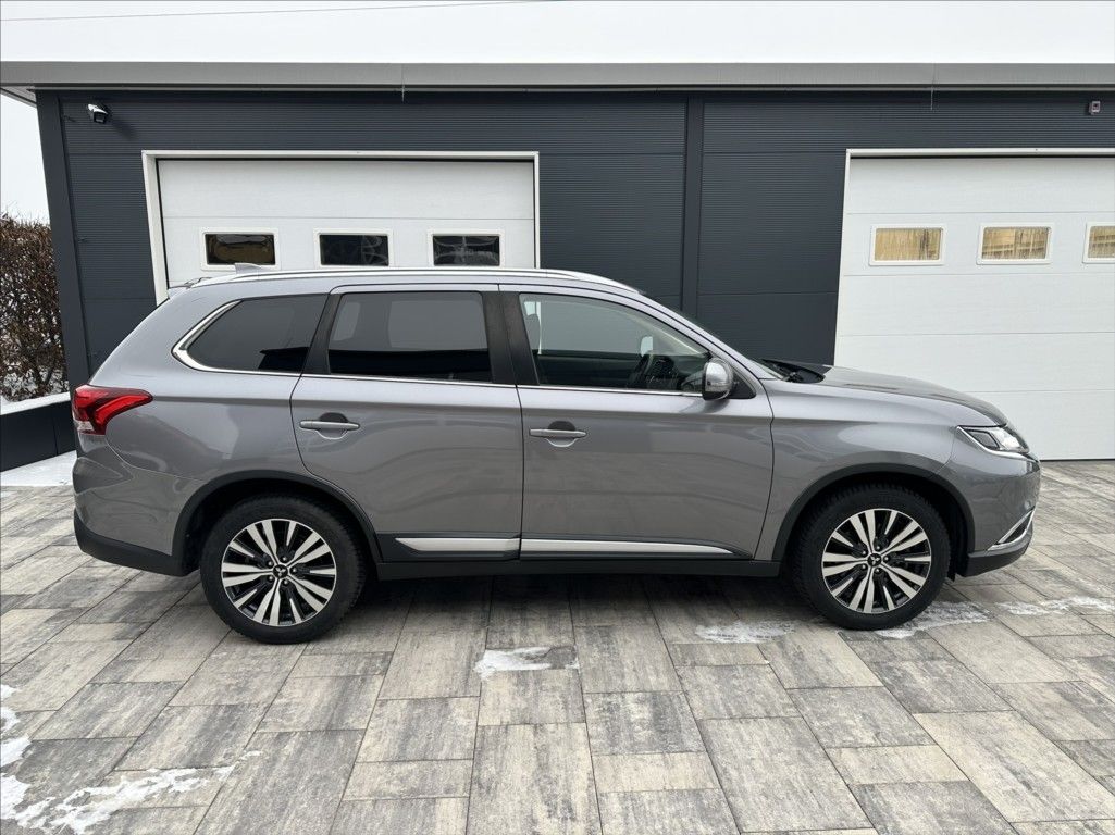 Mitsubishi Outlander, 2,0 150PS  Active A/T - fotka 4