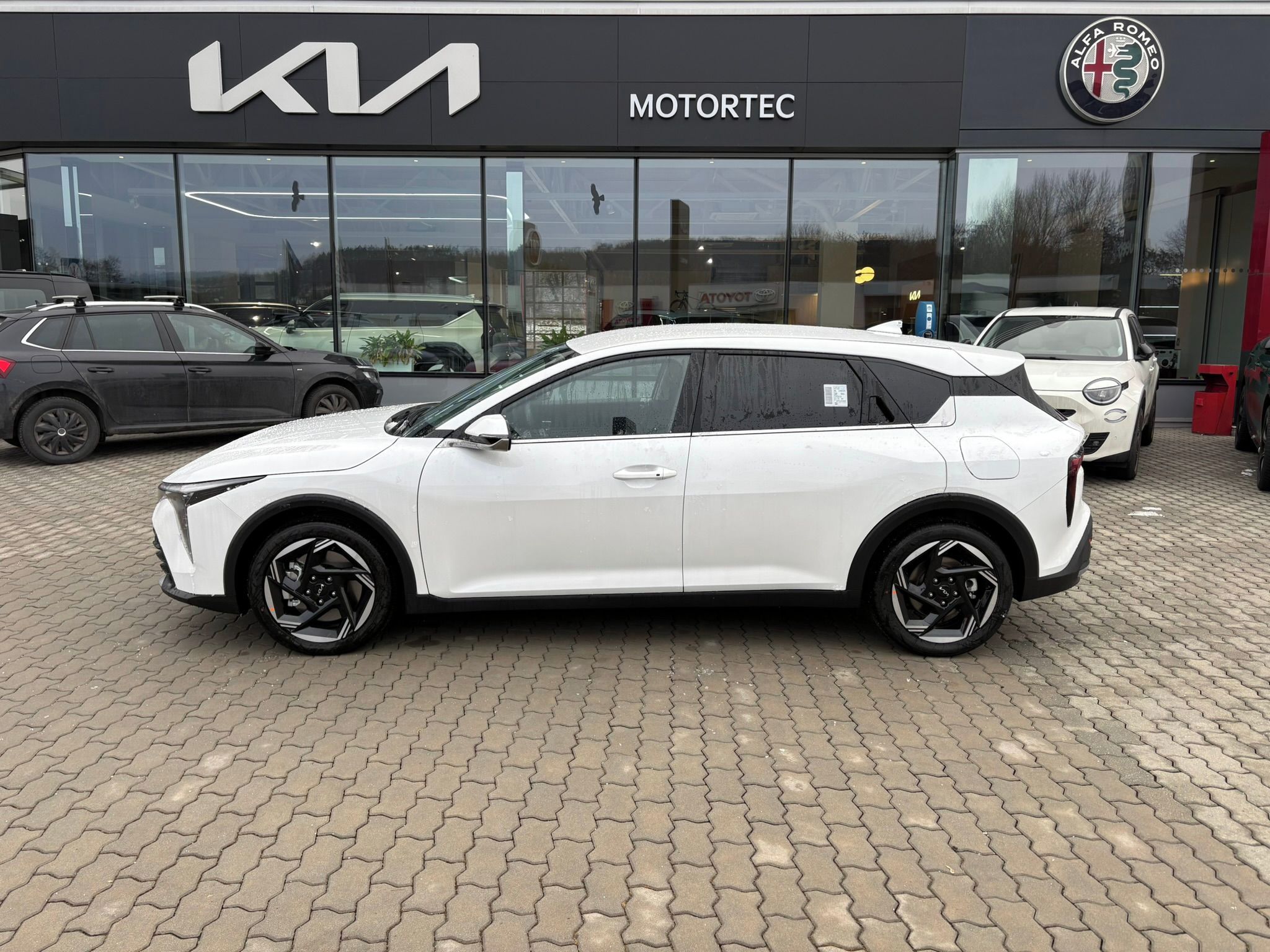 Kia K4, HB 1,6 T-GDi GPF 7DCT TOP 132 - fotka 4