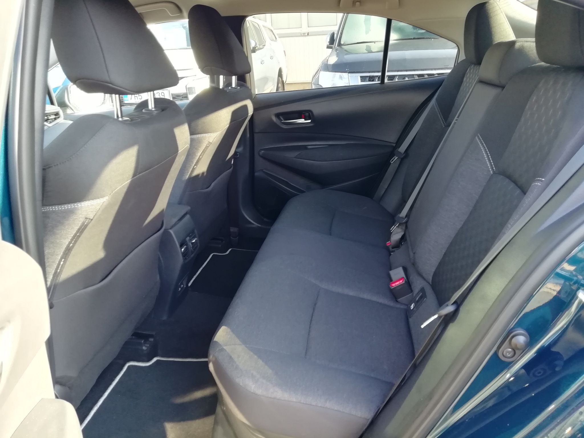 Toyota Corolla, 1,8 HEV e-CVT Style - fotka 6