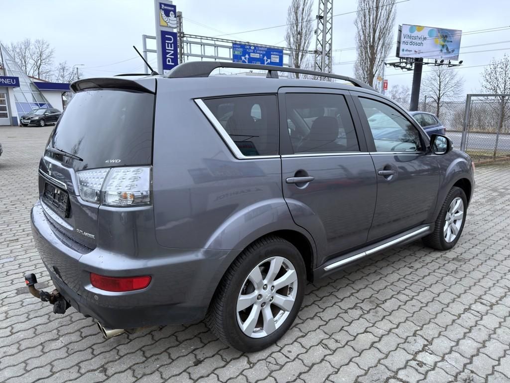 Mitsubishi Outlander, 2.2 DI-D 4x4 automat, navigace - fotka 5