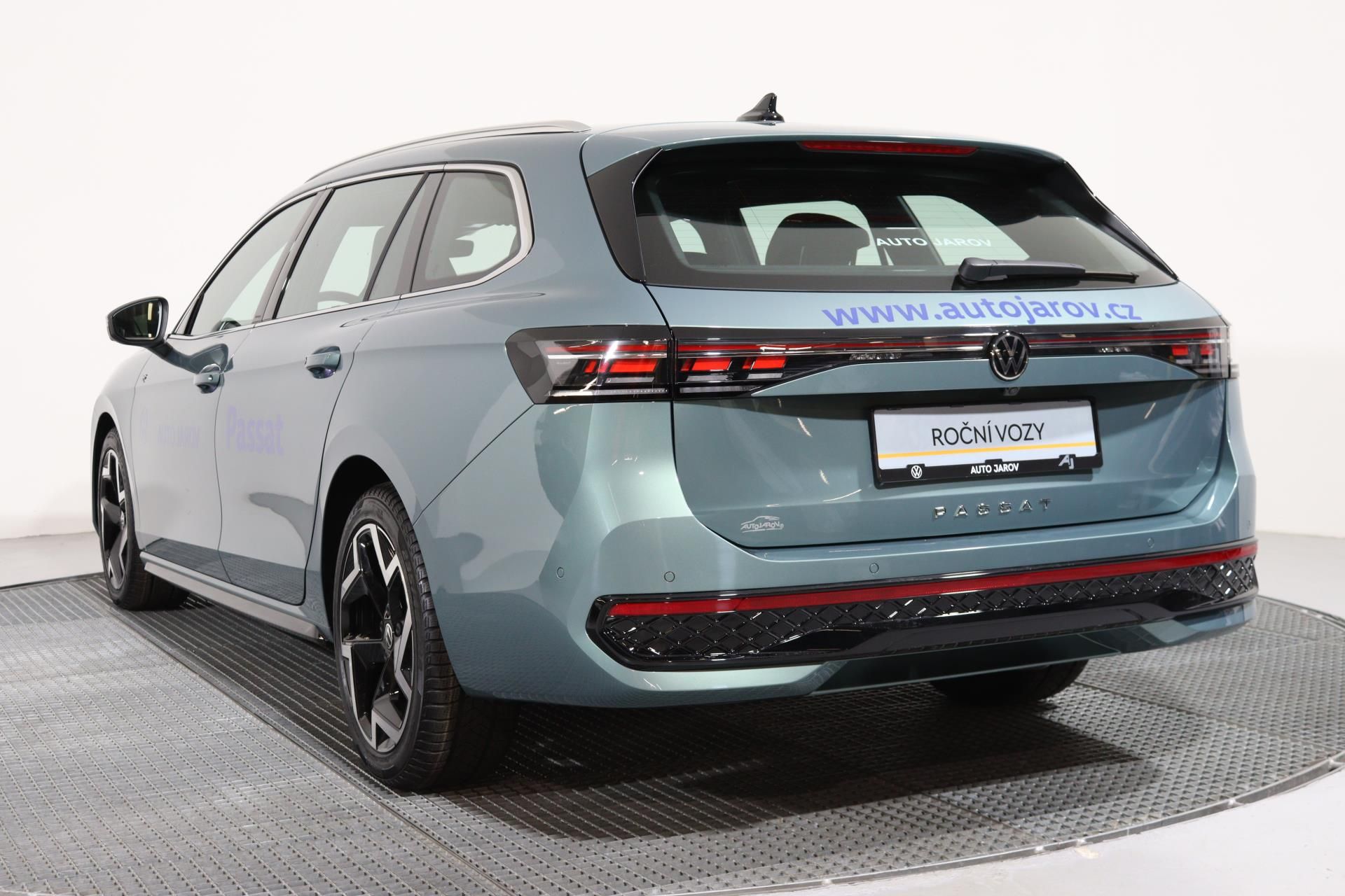 Volkswagen Passat, R-Line 2,0 TDI 110 kW - fotka 3