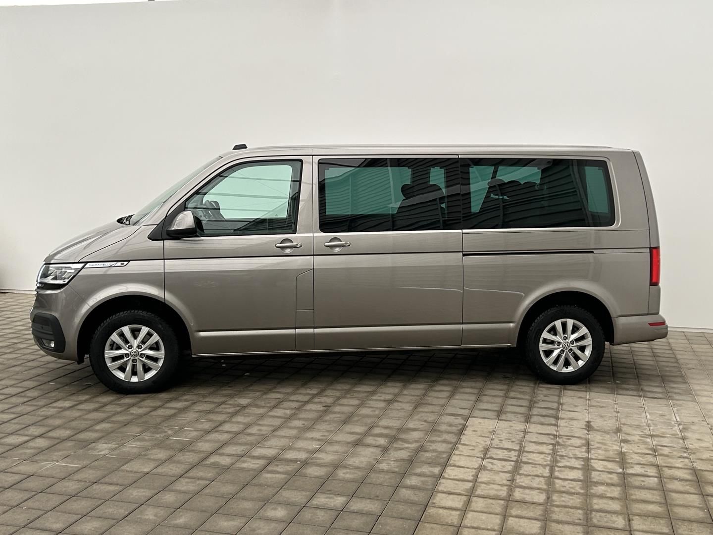 Volkswagen Caravelle, 2.0TDI 110kW Comfortline, Long - fotka 3