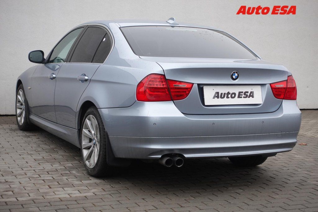 BMW Řada 3, 3.0i 330 Xi,AT,navi,bixen - fotka 6