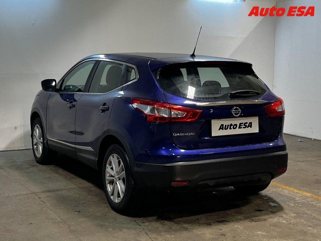 Nissan Qashqai, 1.2 DIG-T,ČR,AC,temp. - fotka 6