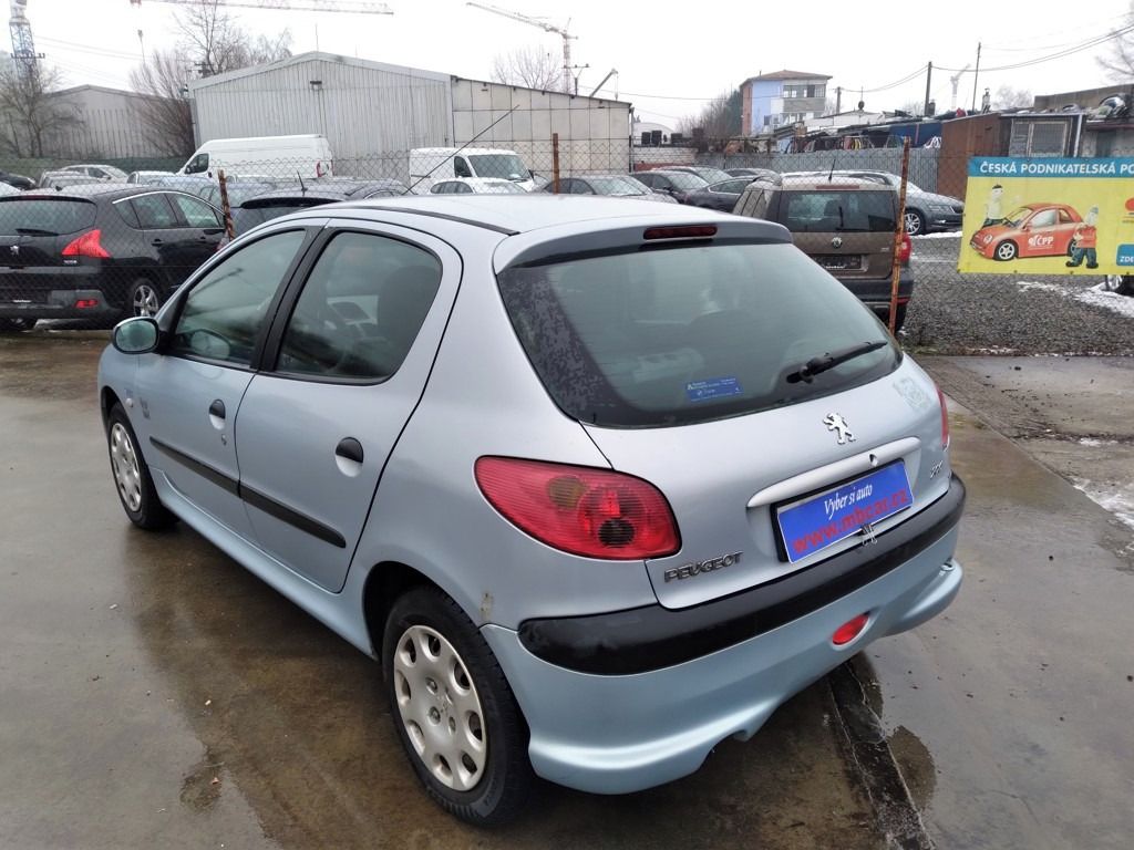 Peugeot 206, 1.1 5dv. ČR, 2.MAJITEL - fotka 6