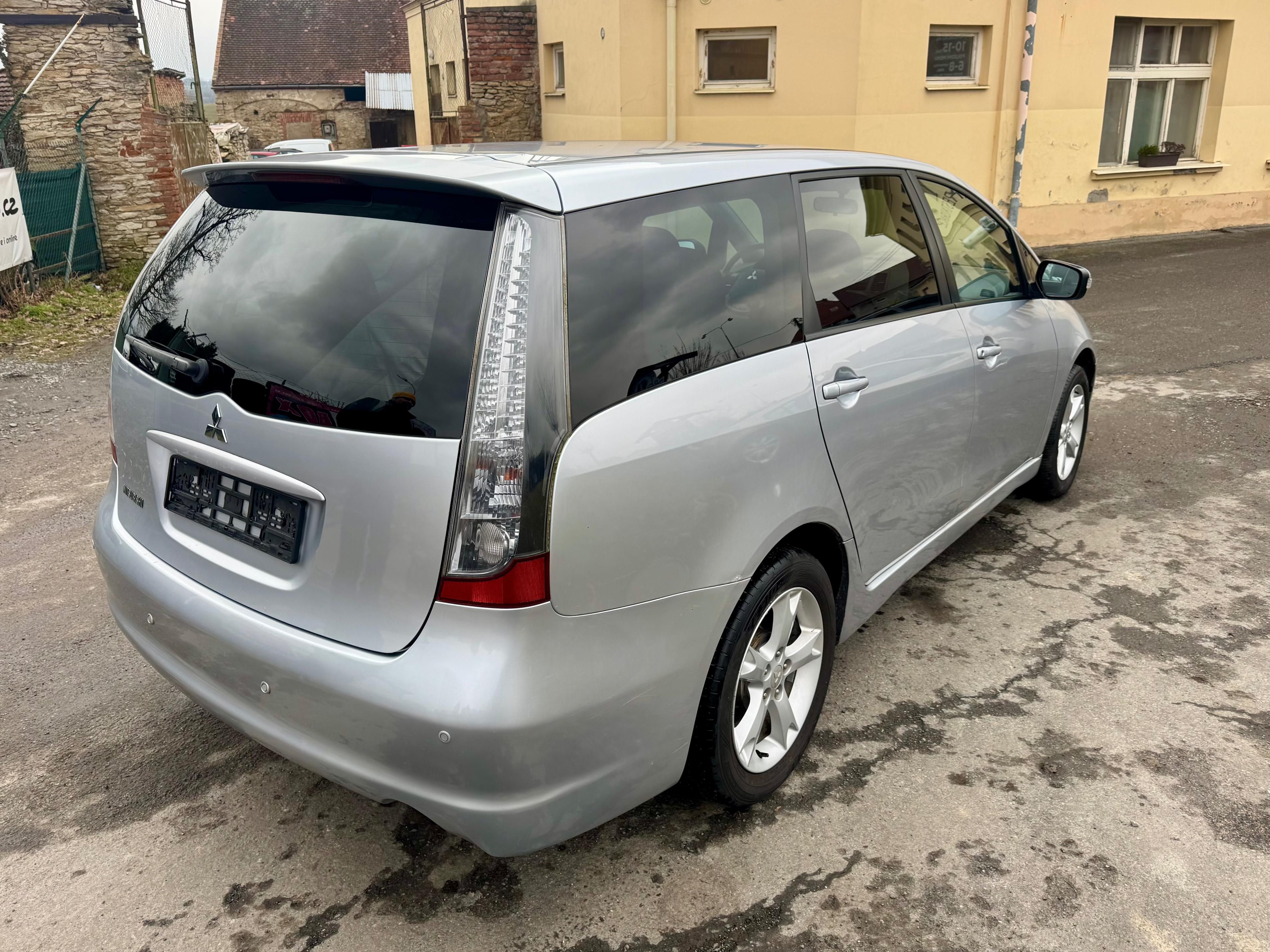 Mitsubishi Grandis, 2.4i 121kW.Klima.7míst - fotka 4