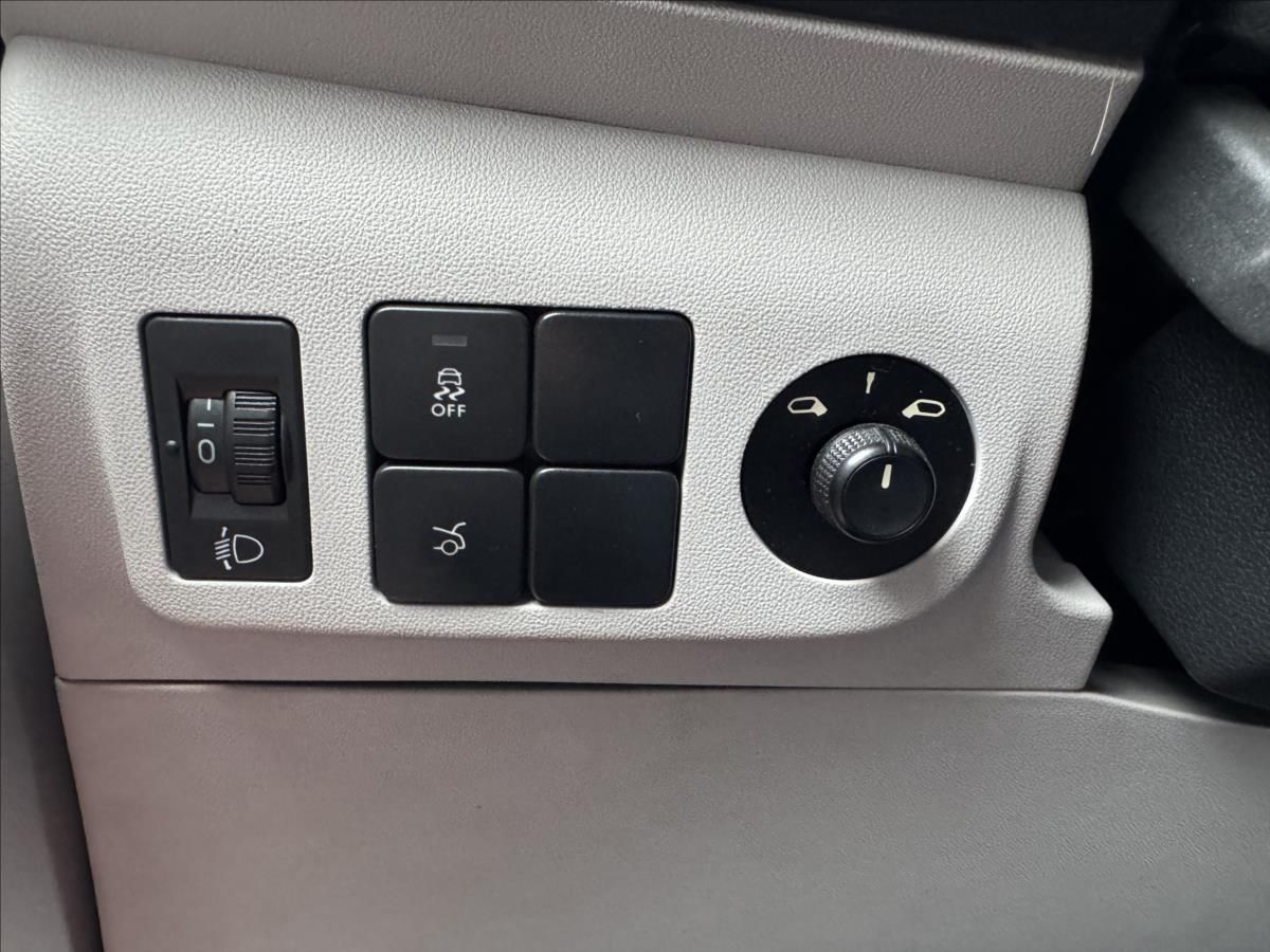 Peugeot 301, 1,6 ALLURE - fotka 6