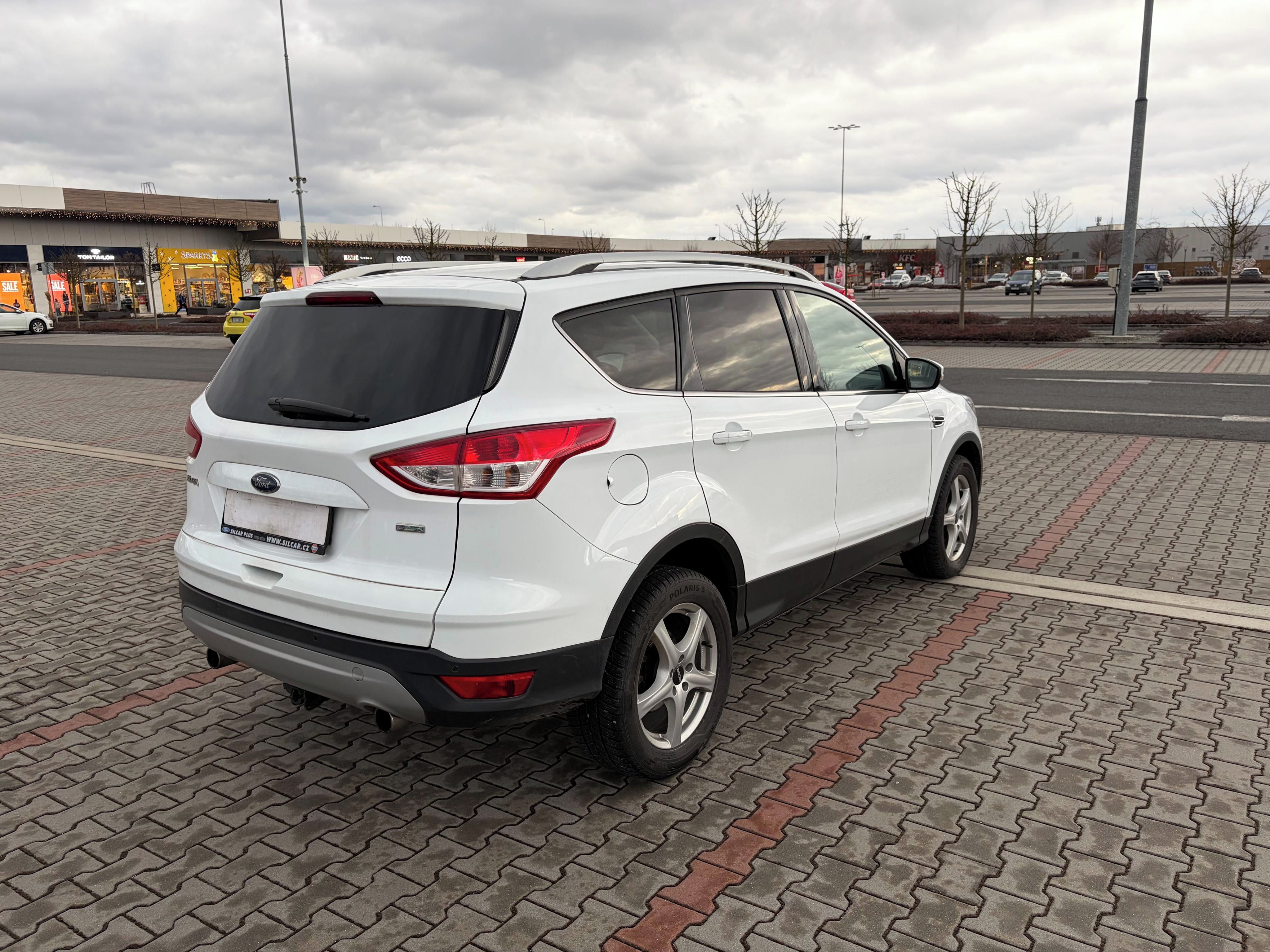 Ford Kuga, 1.5i 110kw 1. maj. koup. ČR TZ - fotka 3