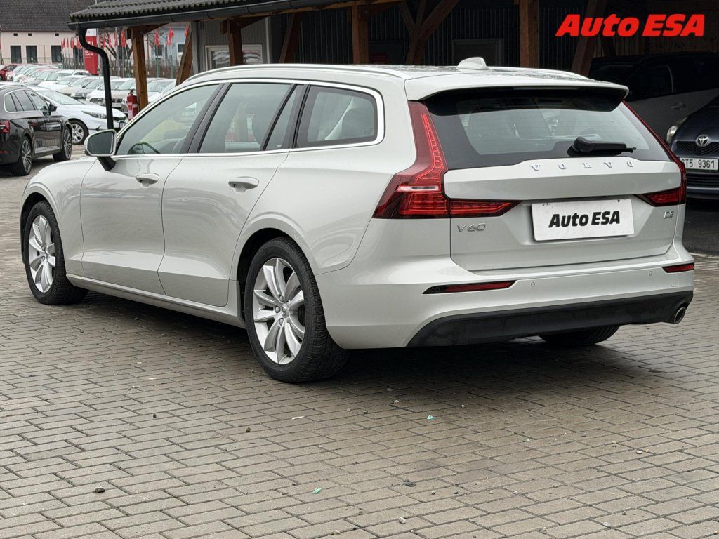 Volvo V60, 2.0 D,AT,navi,LED - fotka 4
