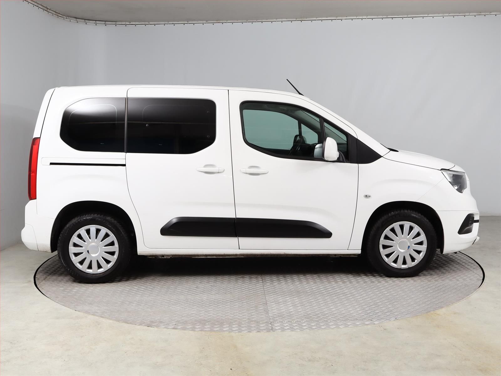 Opel Combo, 1.2 Turbo, Enjoy, 5Míst, Klima - fotka 6