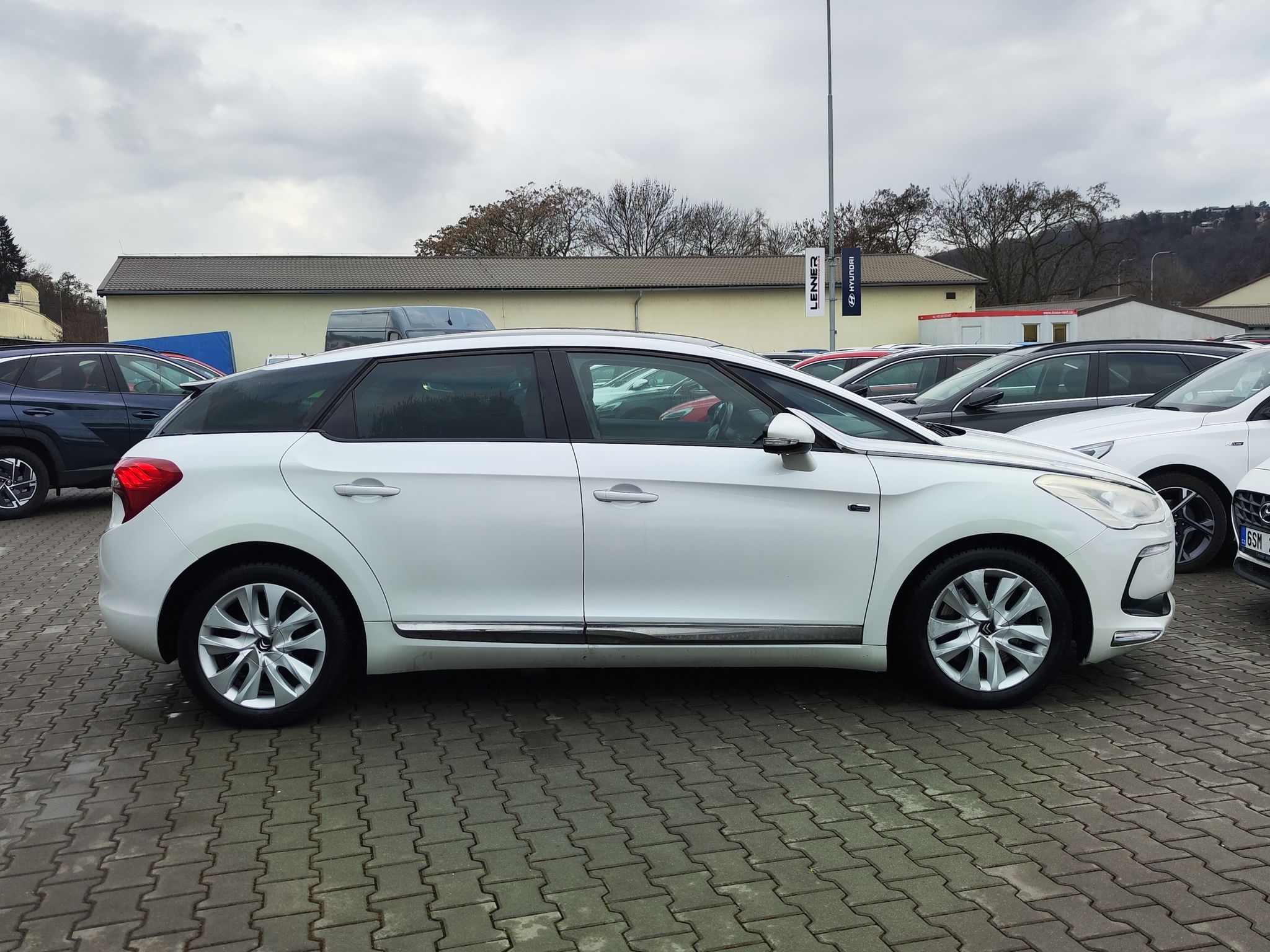Citroën DS5, 2.0 HDI/120kW hybrid4 Panorama - fotka 4