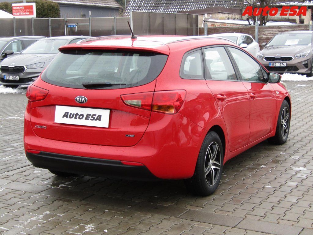 Kia Cee´d, 1.4 CRDi - fotka 4