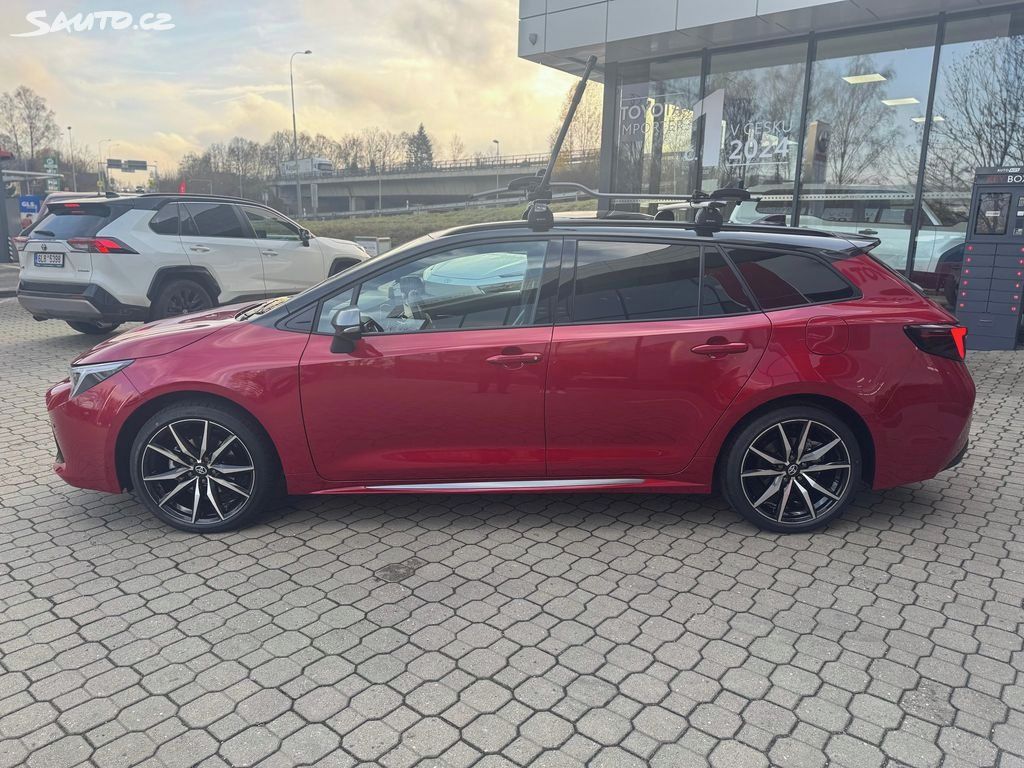 Toyota Corolla, 1,8 HEV 140k TS GR Sport - fotka 3