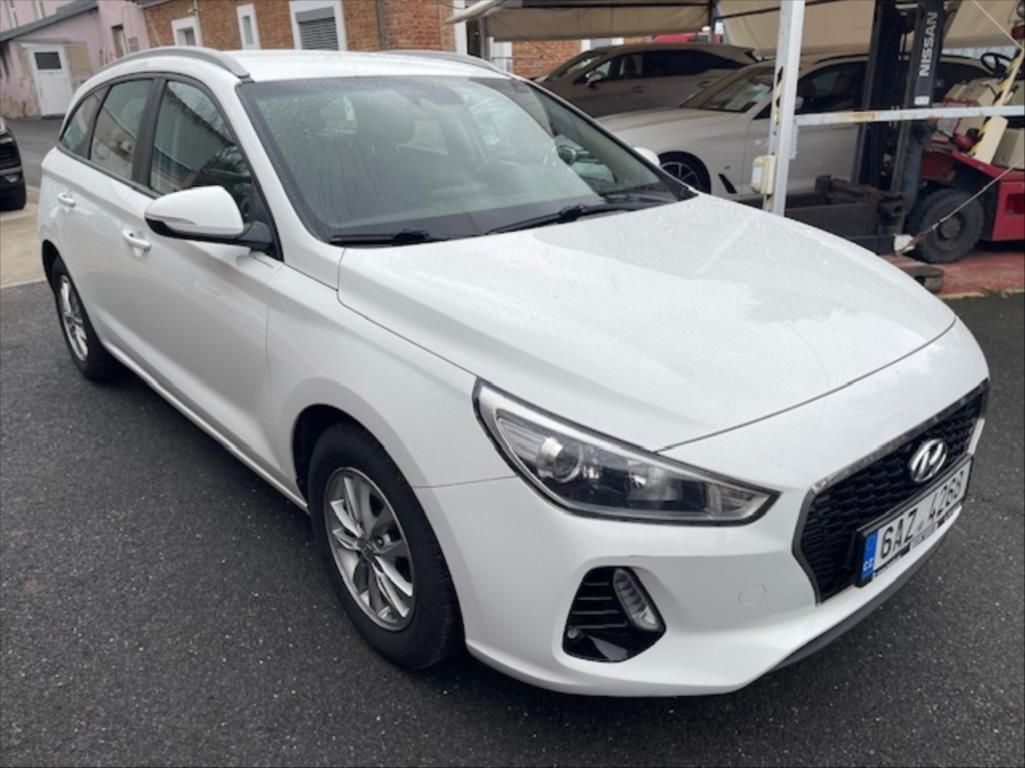 Hyundai i30, 1,6 CRDI 1. maj., bez investic - fotka 3