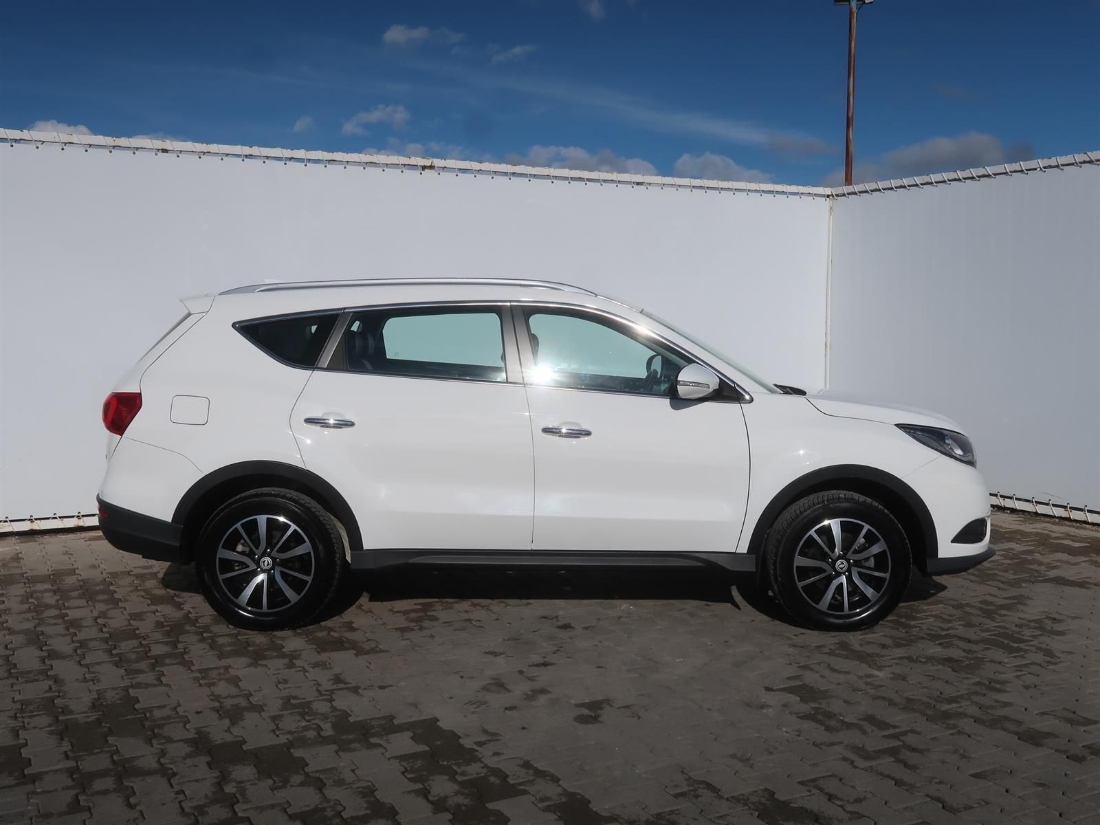 Dongfeng Glory 580, 1.5 Turbo, Automat, 7 míst - fotka 6