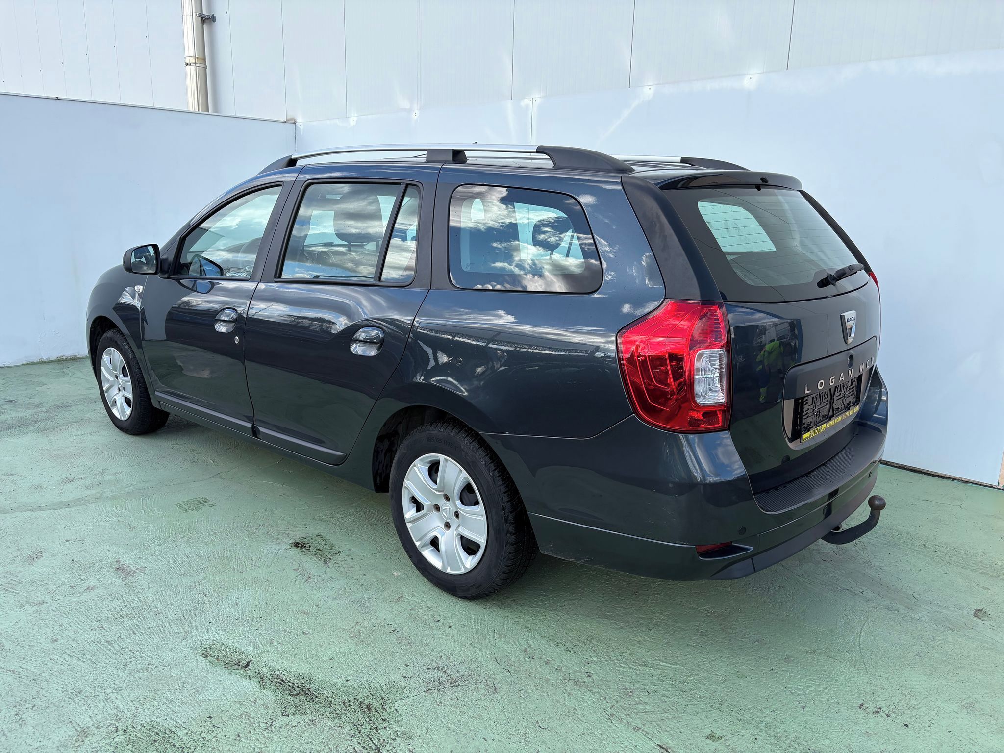 Dacia Logan, 1.0, 54kW, Klima, Tažné - fotka 4