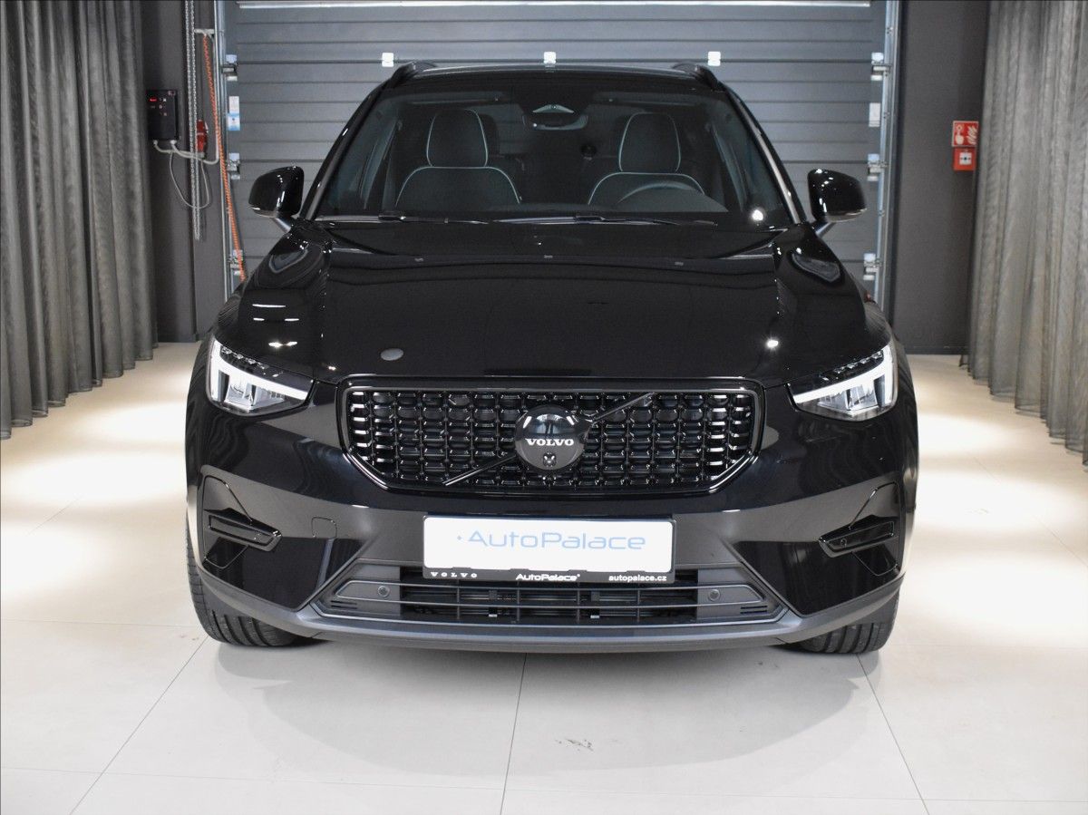 Volvo XC40, 2,0 B4  Plus Black Edition - fotka 5