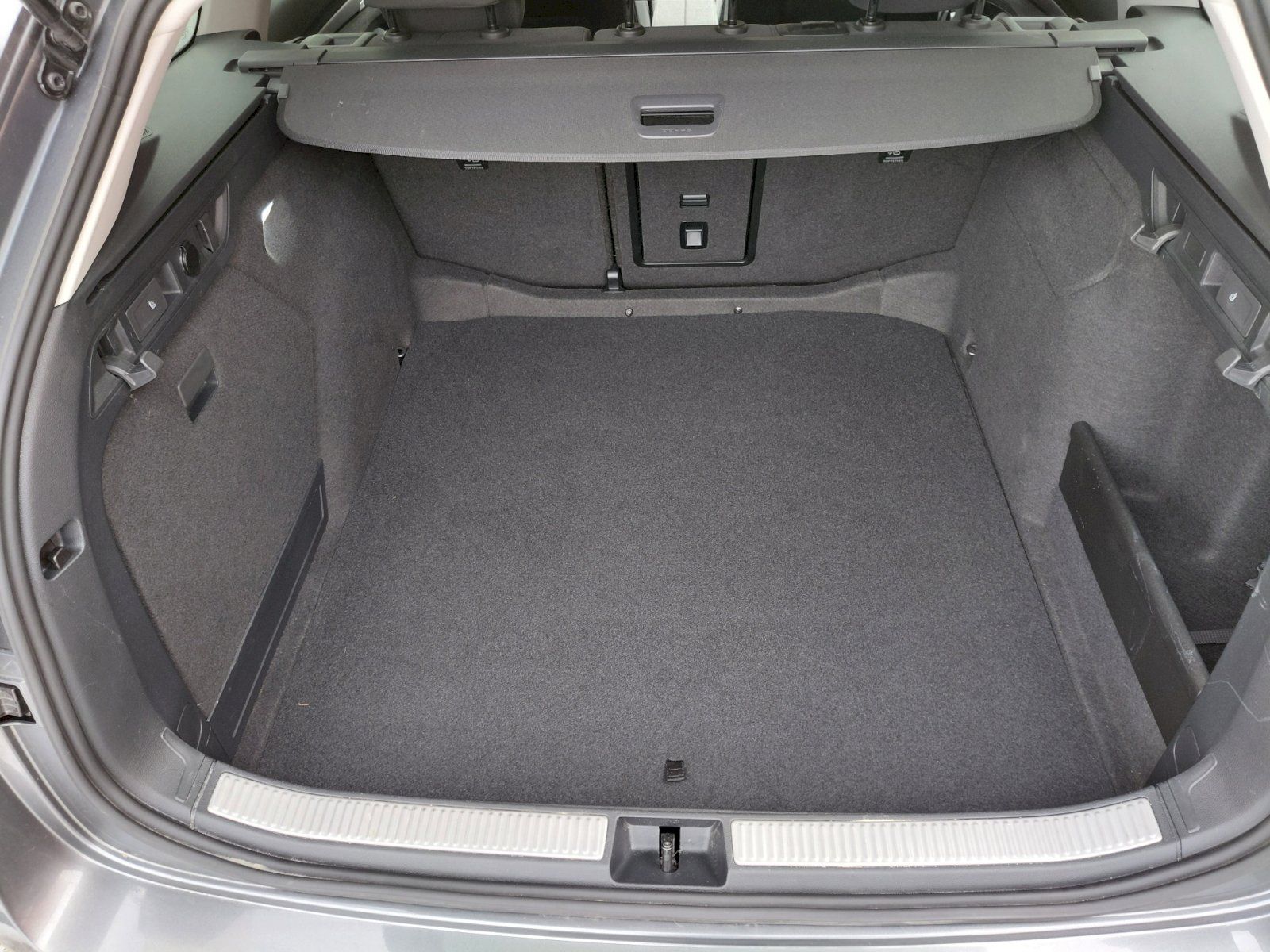 Škoda Superb, kombi 2.0 TDI 110kW DSG SELECT - fotka 6