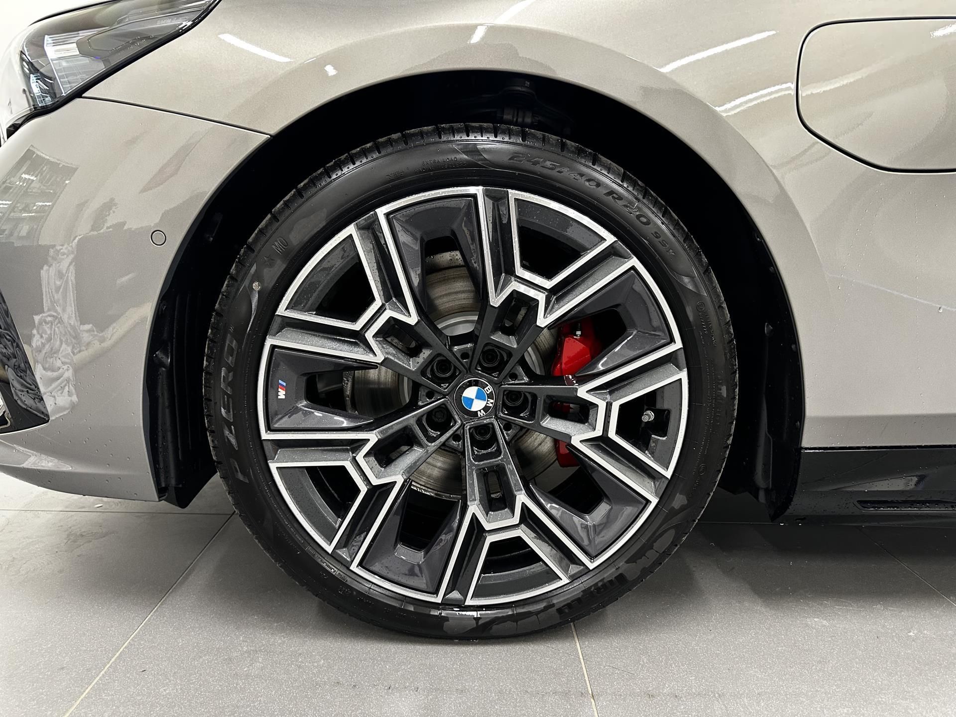 BMW Řada 5, 530e xDrive Touring - fotka 4