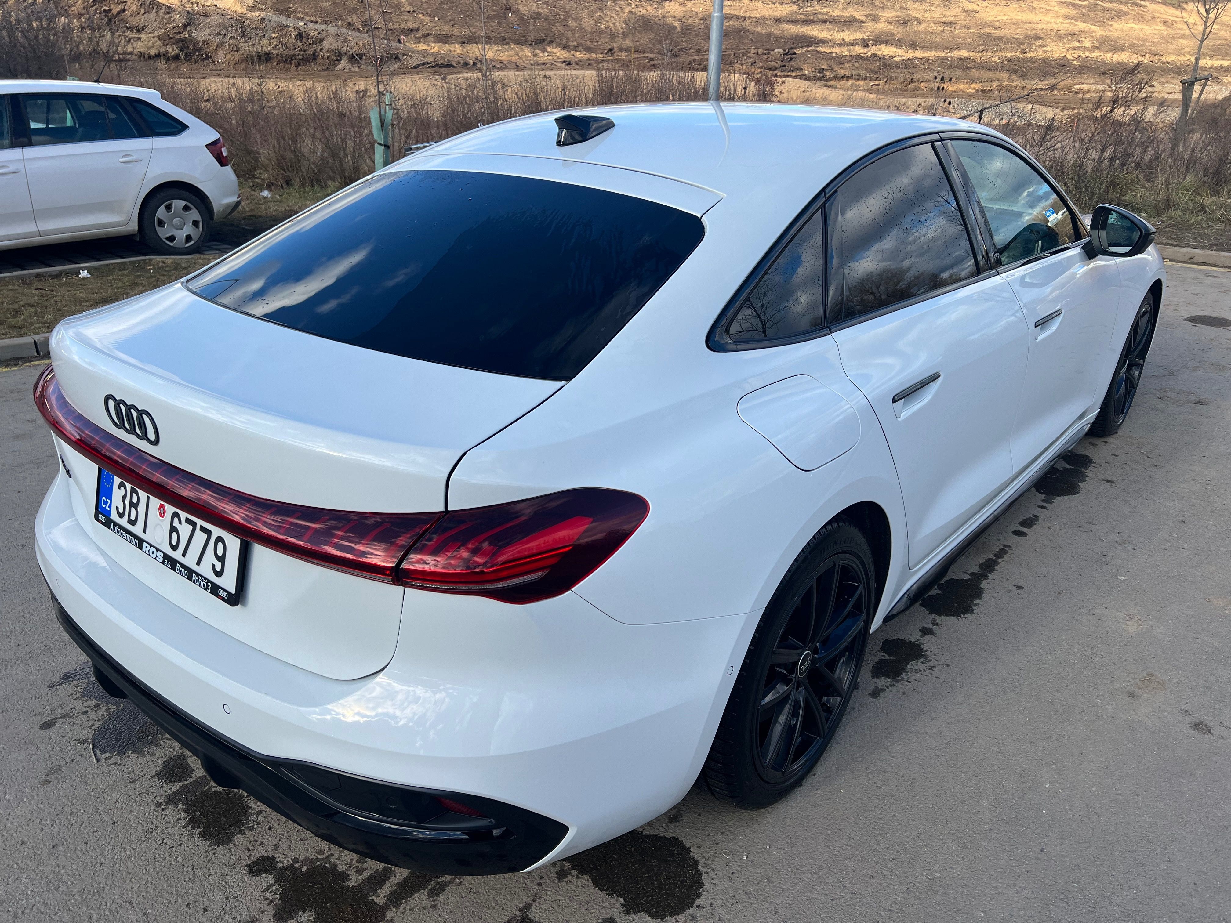 Audi A5, S-line,.MAX v + neztop +n.pneu - fotka 3