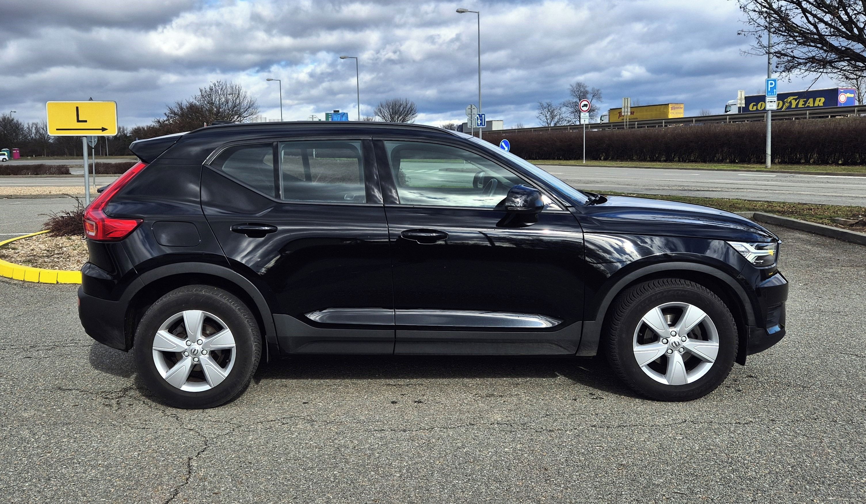 Volvo XC40, 1.5i 163PS 1.MAJ MANUÁL ! LED - fotka 4