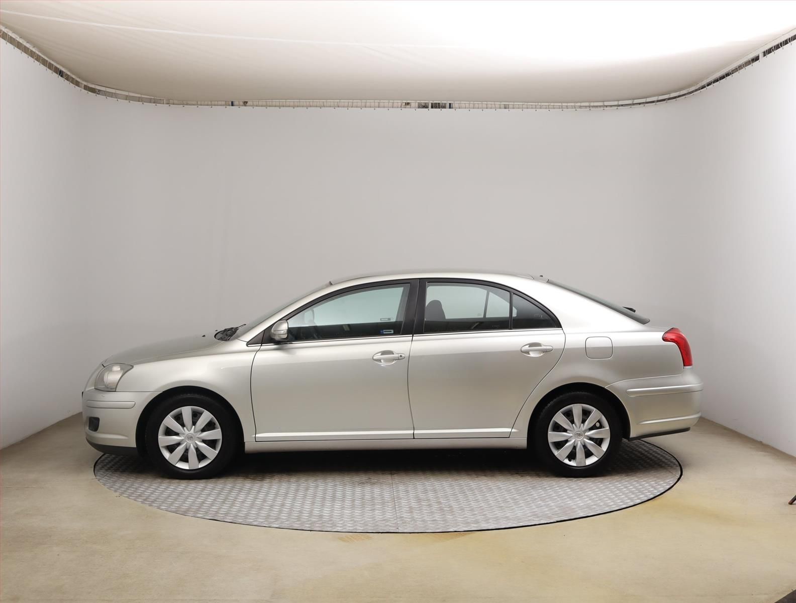 Toyota Avensis, 2.0 D-4D, Klima - fotka 3