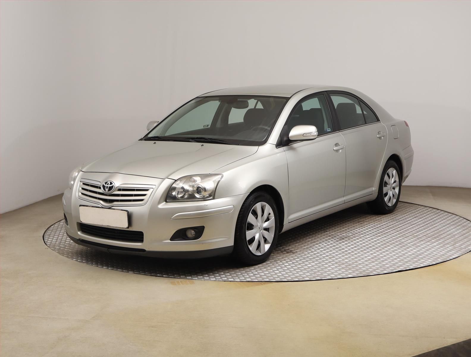 Toyota Avensis, 2.0 D-4D, Klima - fotka 2