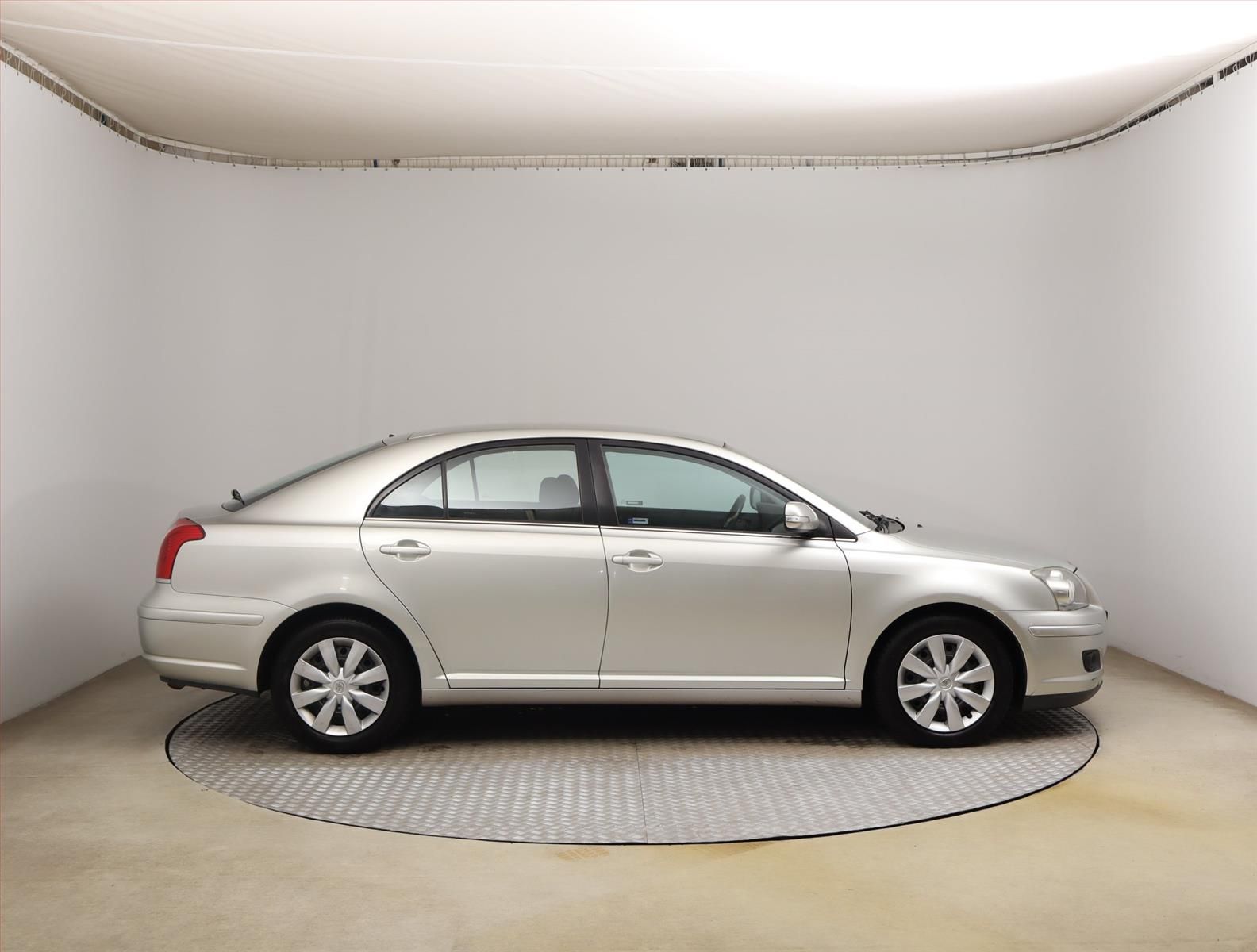 Toyota Avensis, 2.0 D-4D, Klima - fotka 6