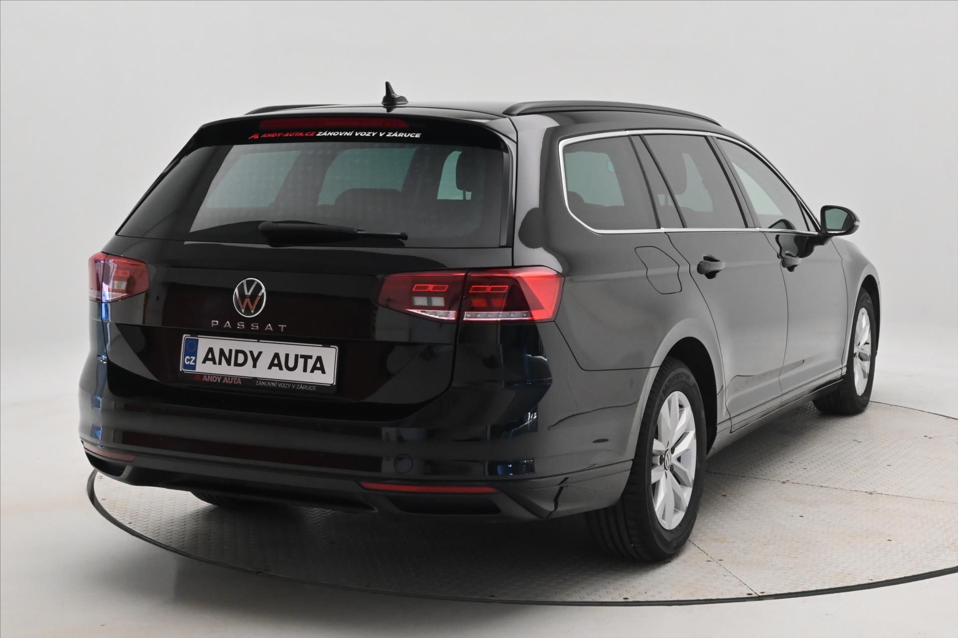 Volkswagen Passat, 2,0 TDI 110kW DSG Business Zár - fotka 5