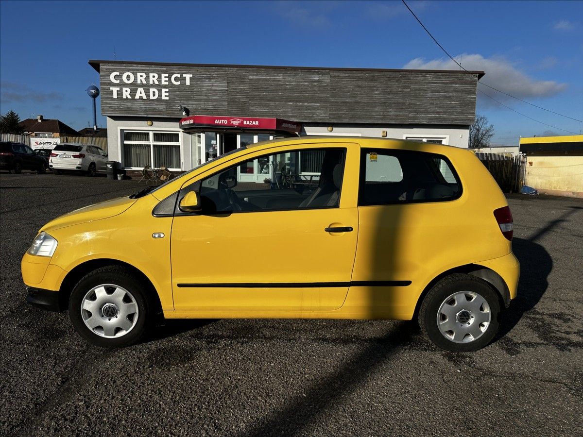 Volkswagen Fox, 1,2 i-MÁLO KM-PO SERVISE - fotka 2