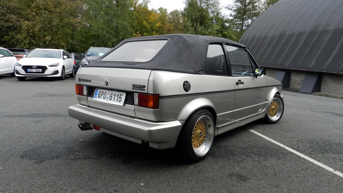 Volkswagen Golf, MK1 cabrio 1.8i 70 kW KARMANN - fotka 5