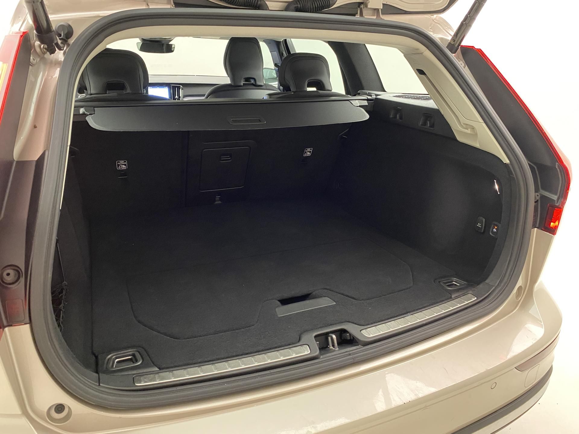 Volvo V60, T6 AWD RECHARGE CORE AUT CZ - fotka 6