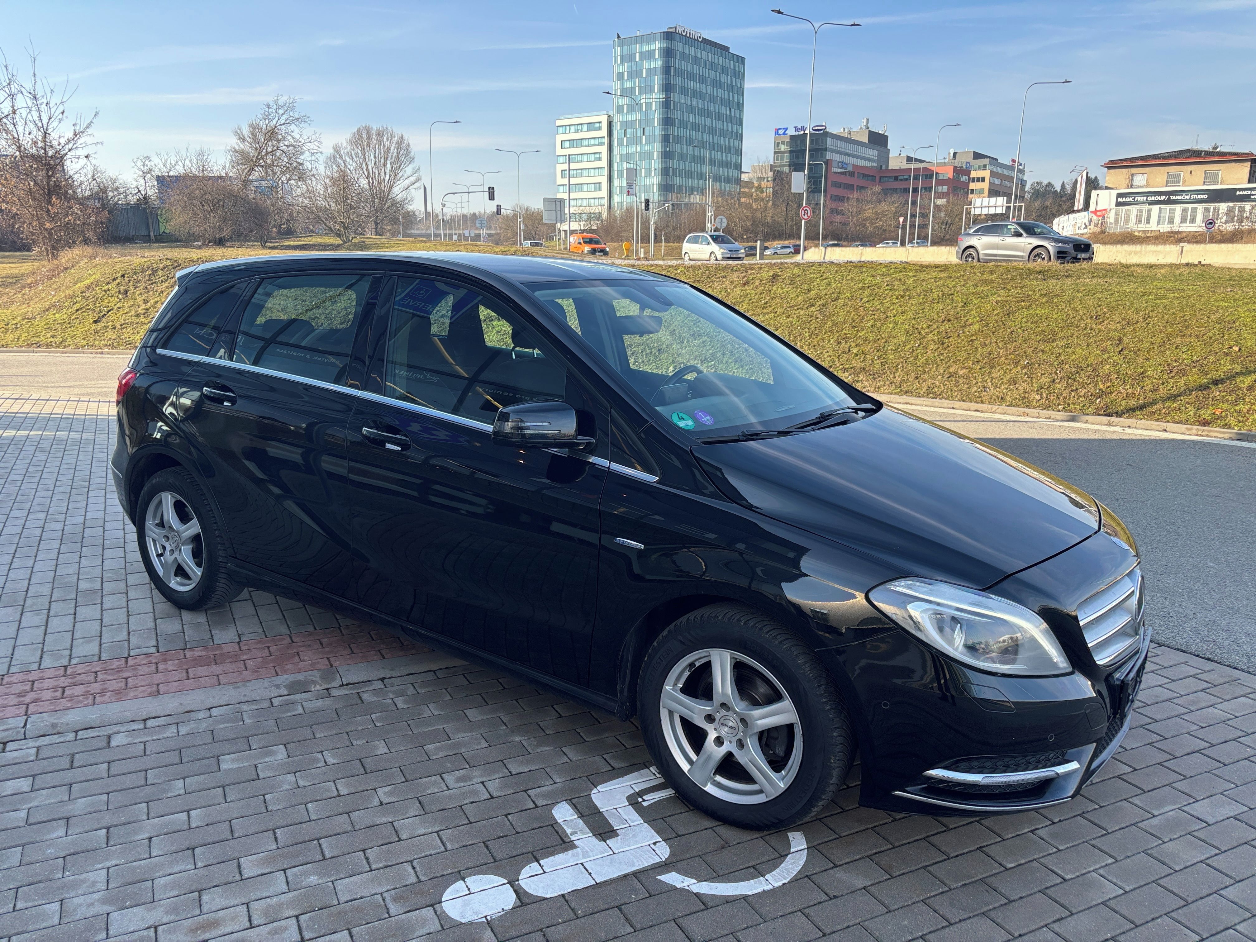 Mercedes-Benz Třídy B, 180 90kw 1Majitel - fotka 4