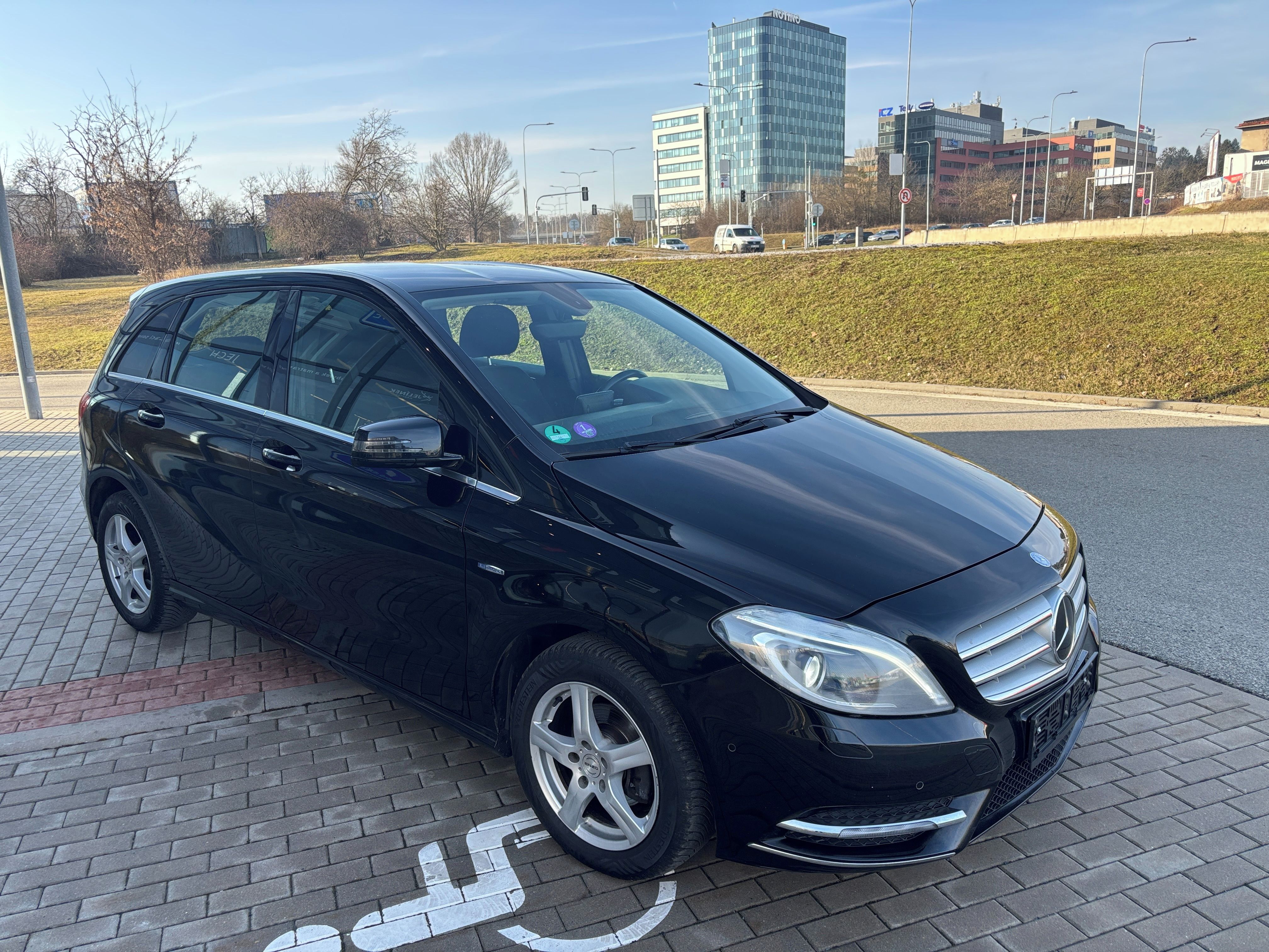 Mercedes-Benz Třídy B, 180 90kw 1Majitel - fotka 3