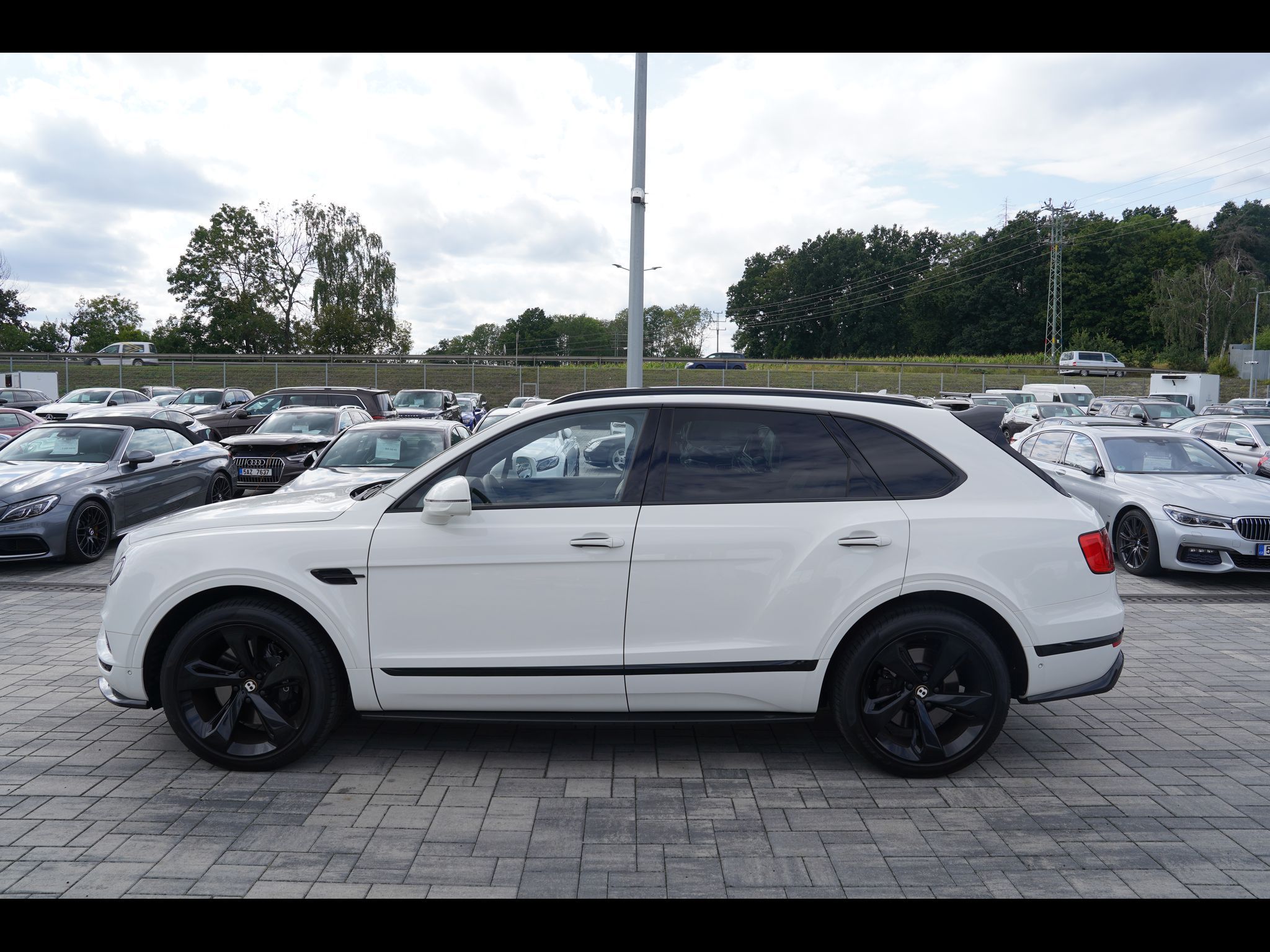 Bentley Bentayga, 4.0i V8, Mulliner, ČR, DPH - fotka 3
