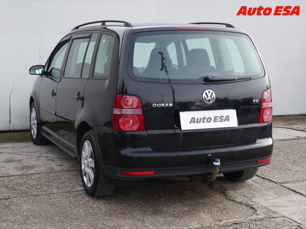 Volkswagen Touran, 1.4 TSi,autoAC,tažné - fotka 4