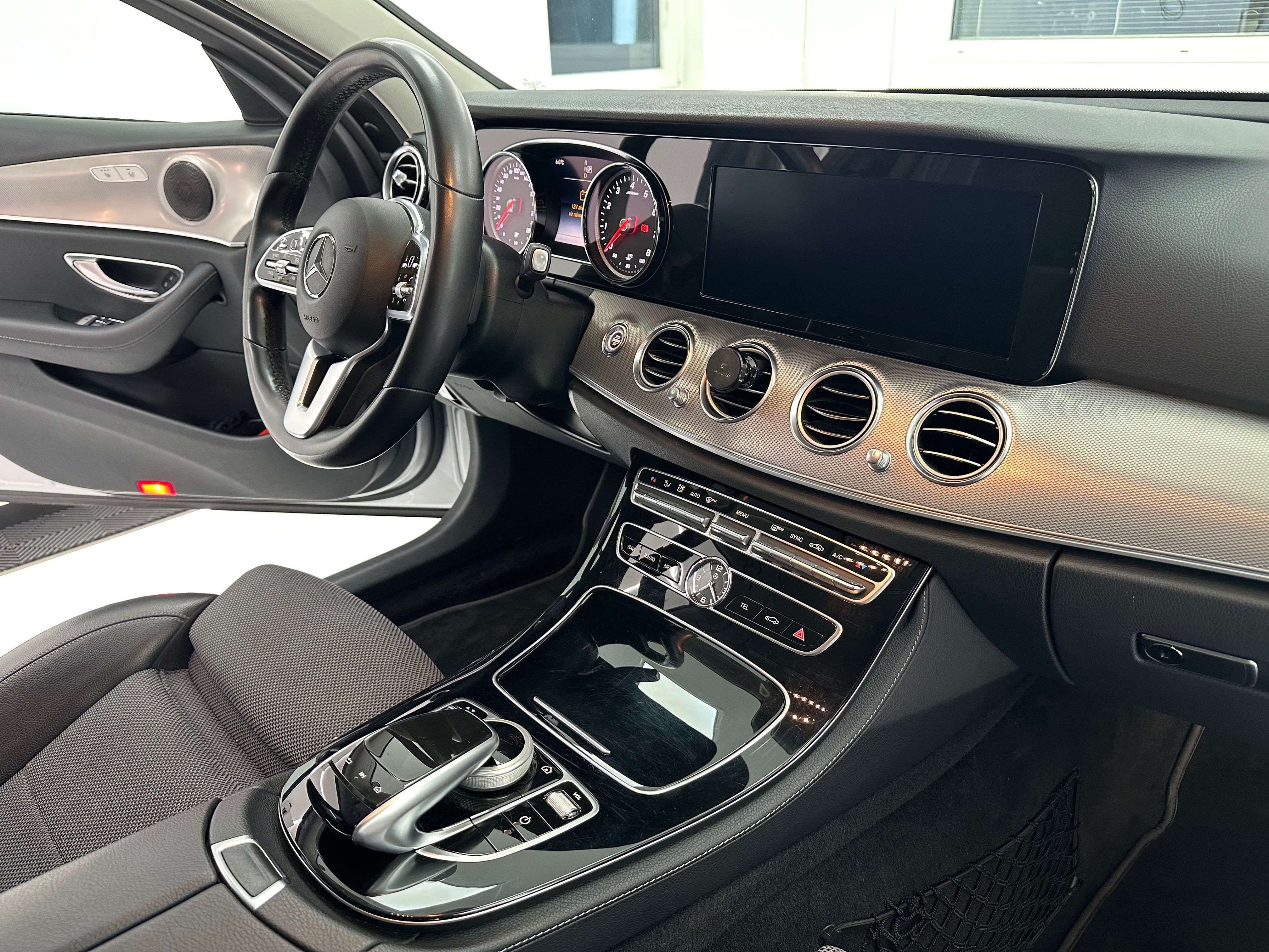 Mercedes-Benz Třídy E, 4x4 benzín - fotka 5