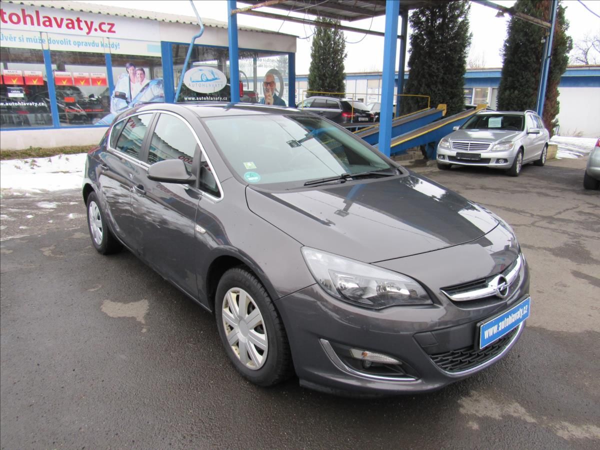 Opel Astra, 1,4 Turbo 103kW - fotka 3