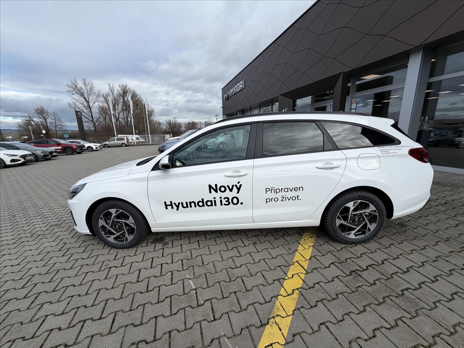 Hyundai i30, 1,6 T-GDI DCT  GO CZECH - fotka 2