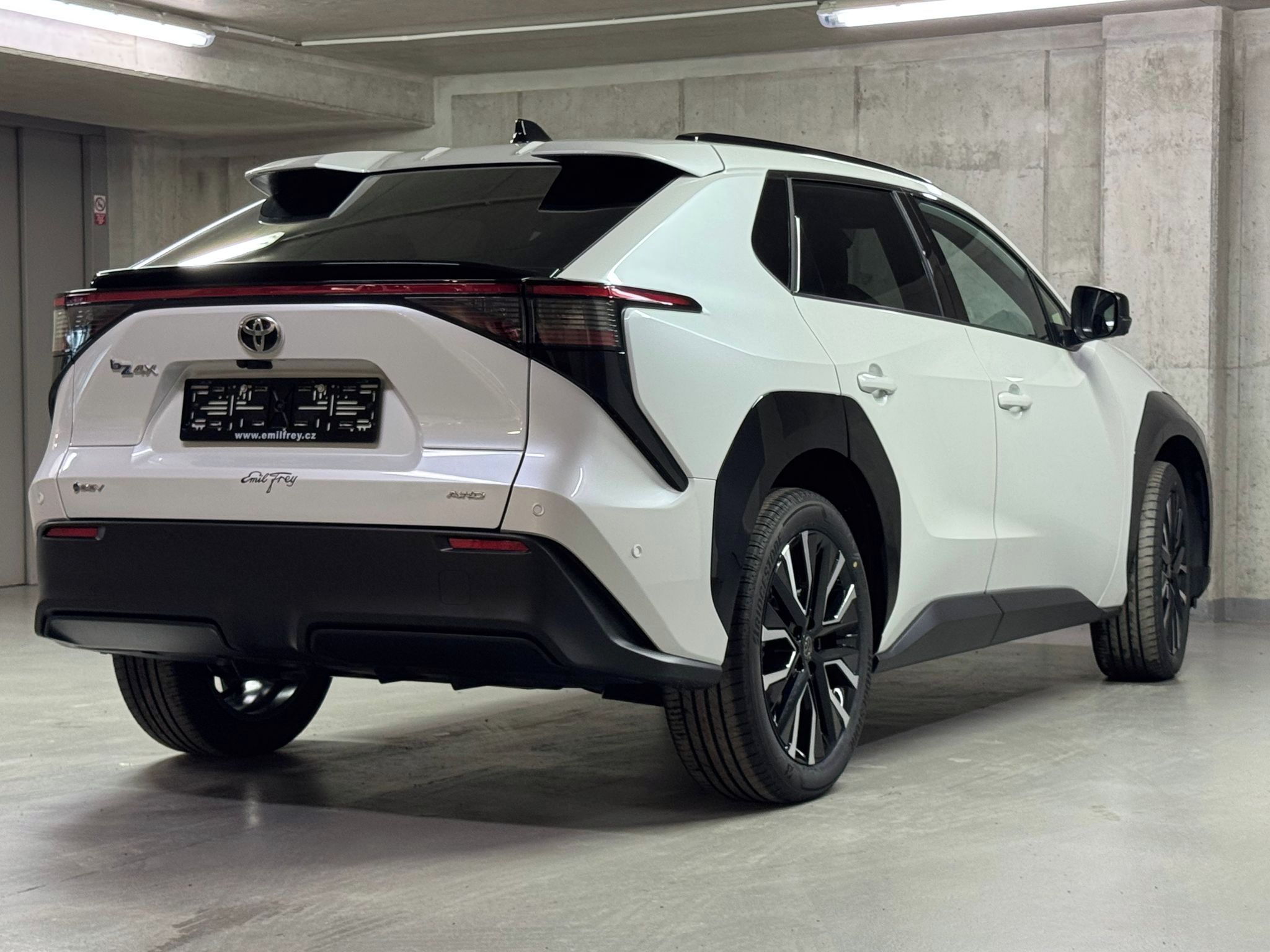 Toyota bZ4X, Executive VIP 73.1 kWh 4x4 - fotka 5