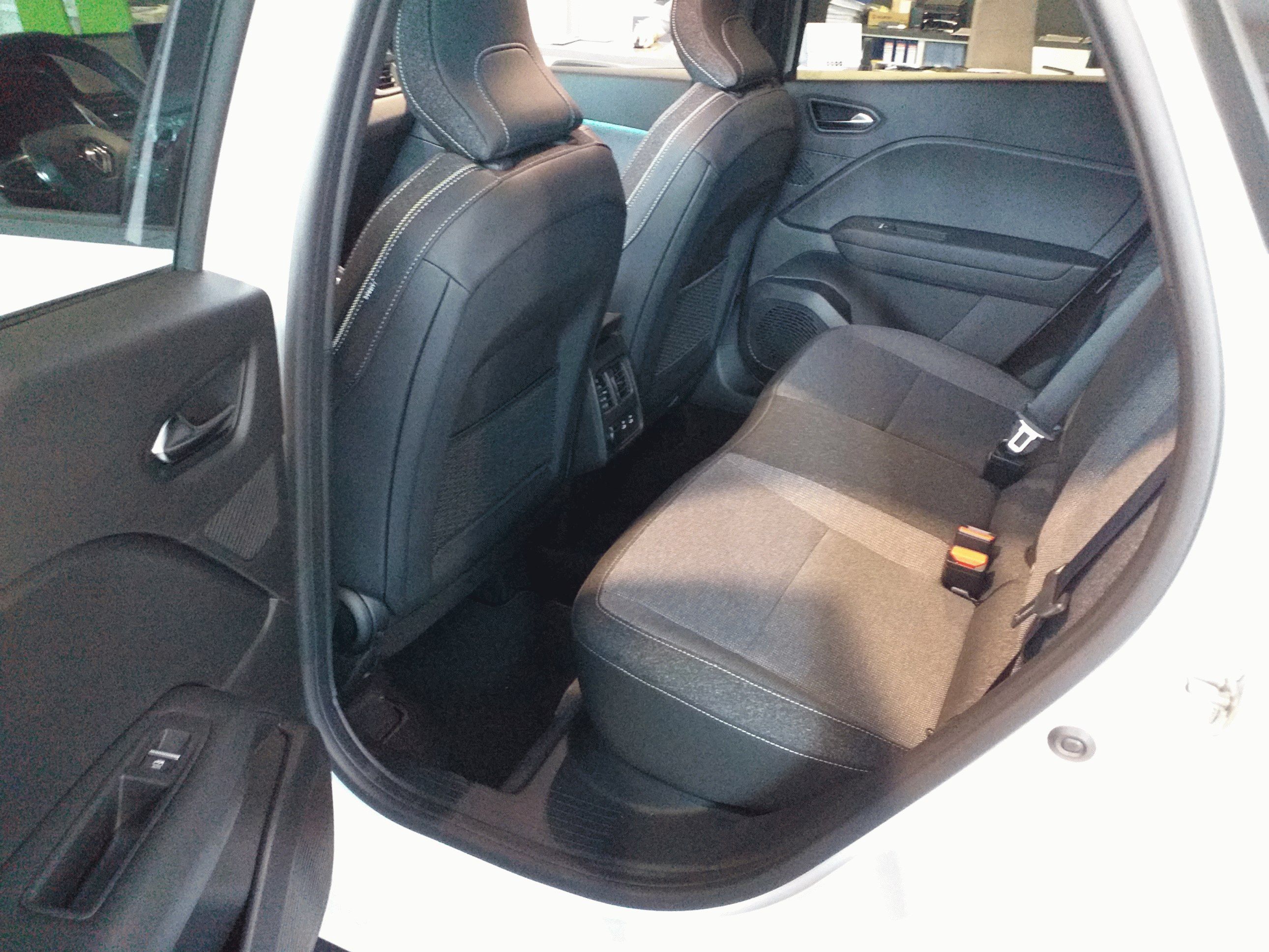 Renault Captur, techno mild hybrid 160 EDC - fotka 4