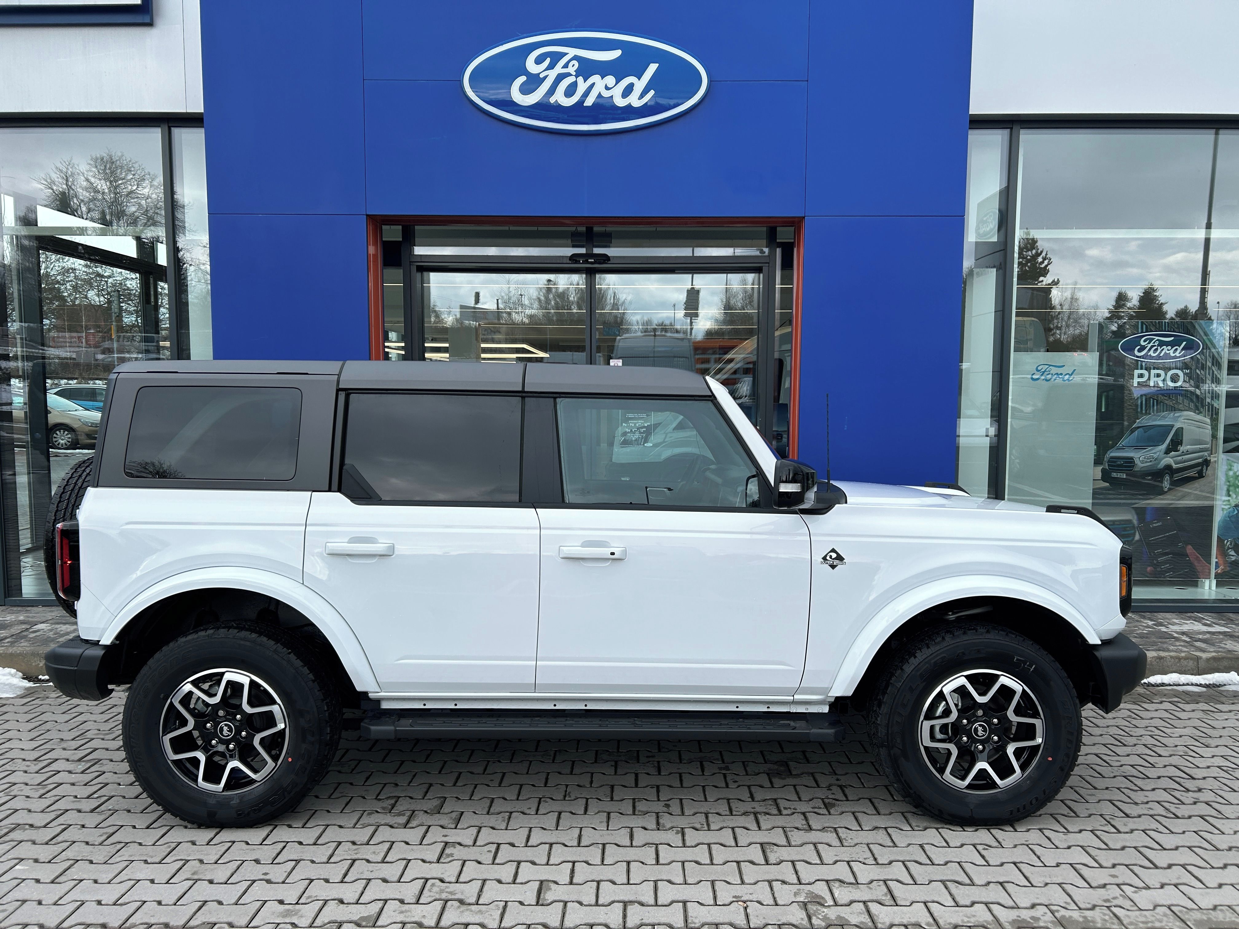 Ford Bronco, 2.7 EcoBoost 246kW OUTER BANKS - fotka 4