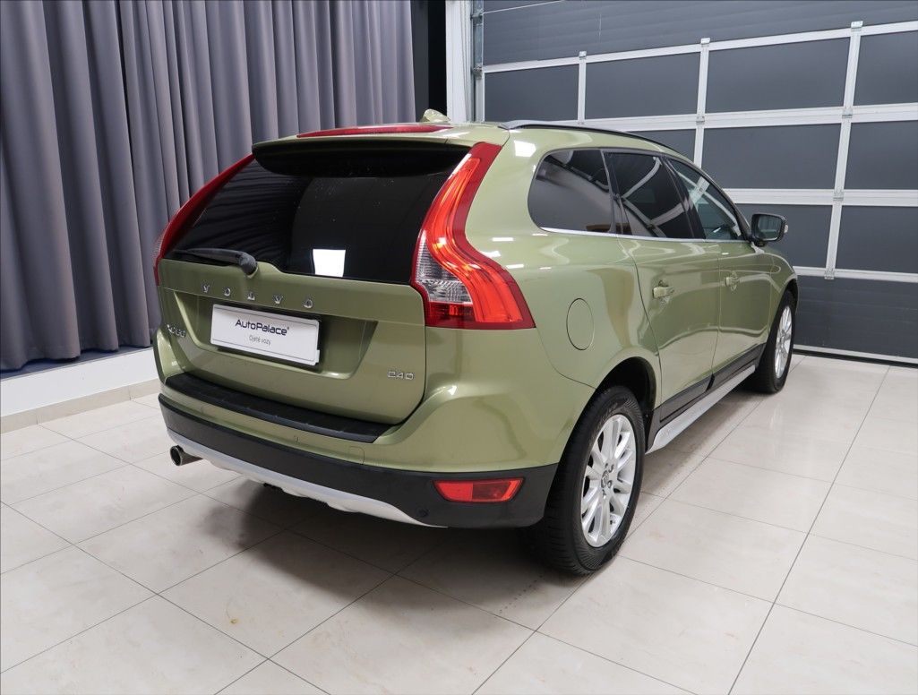 Volvo XC60, 2,4 D4 AWD AUT - fotka 5
